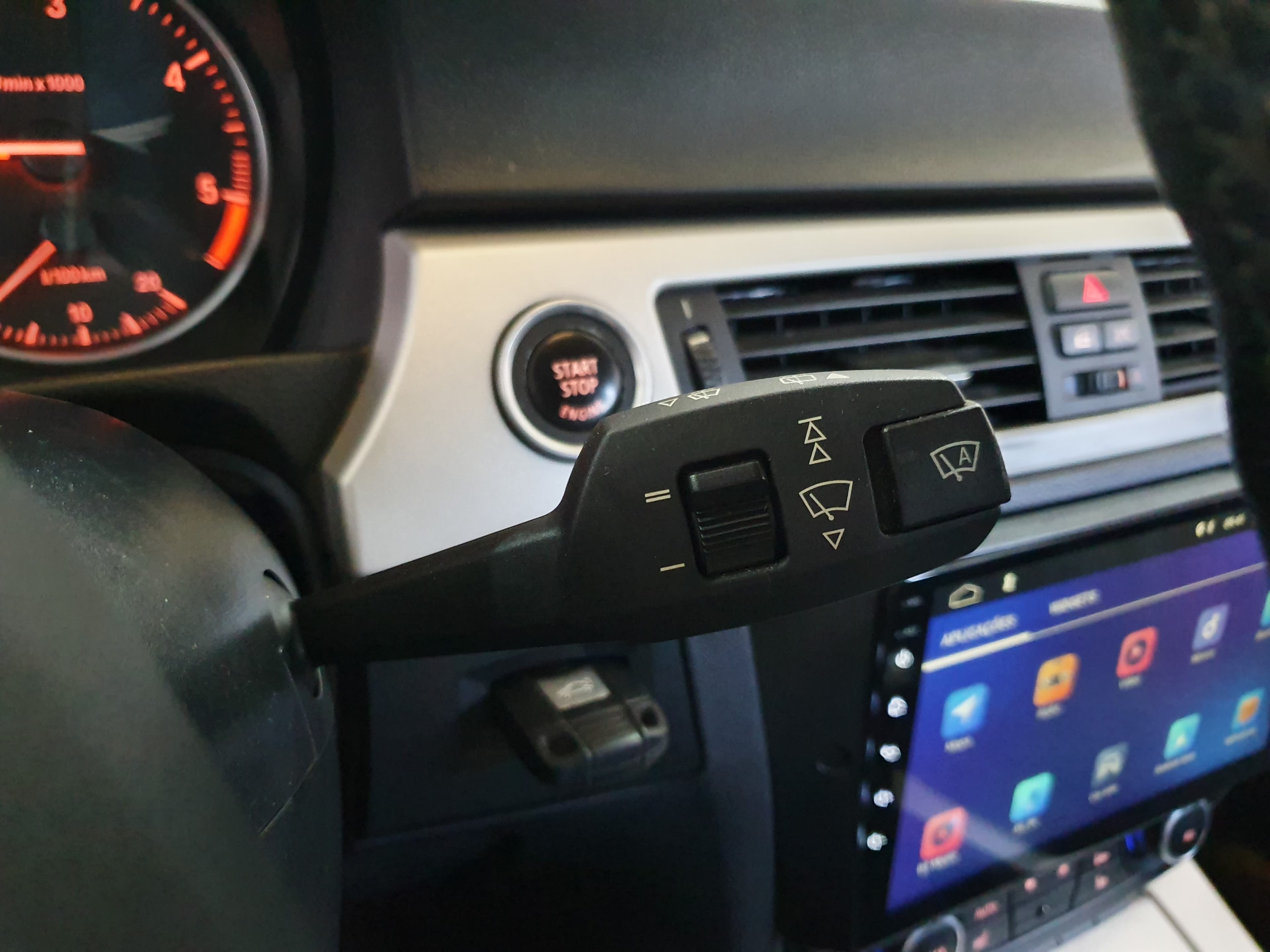 BMW 320D · Ano 2010 — imagem 40