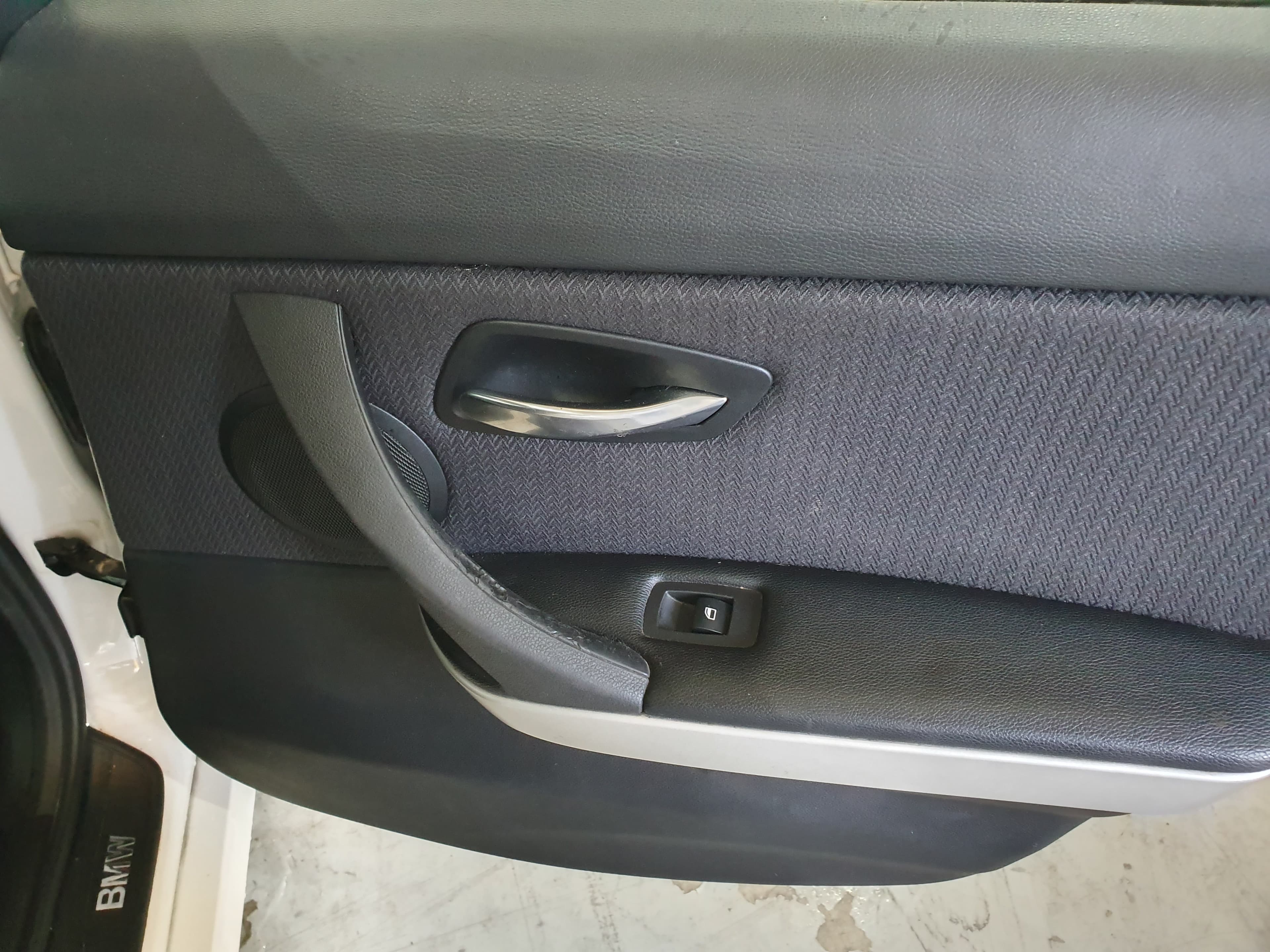 BMW 320D · Ano 2010 — imagem 21