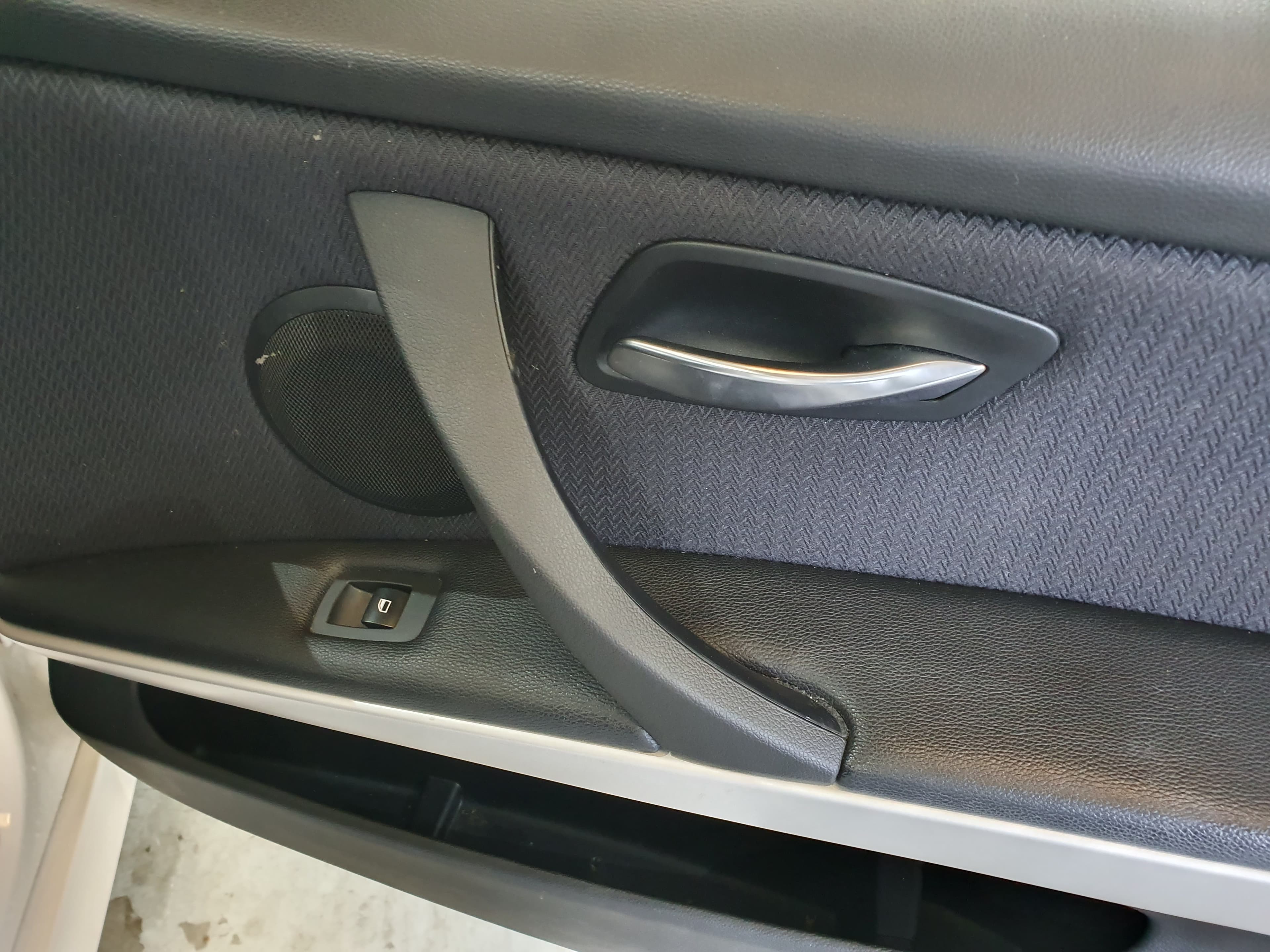 BMW 320D · Ano 2010 — imagem 25