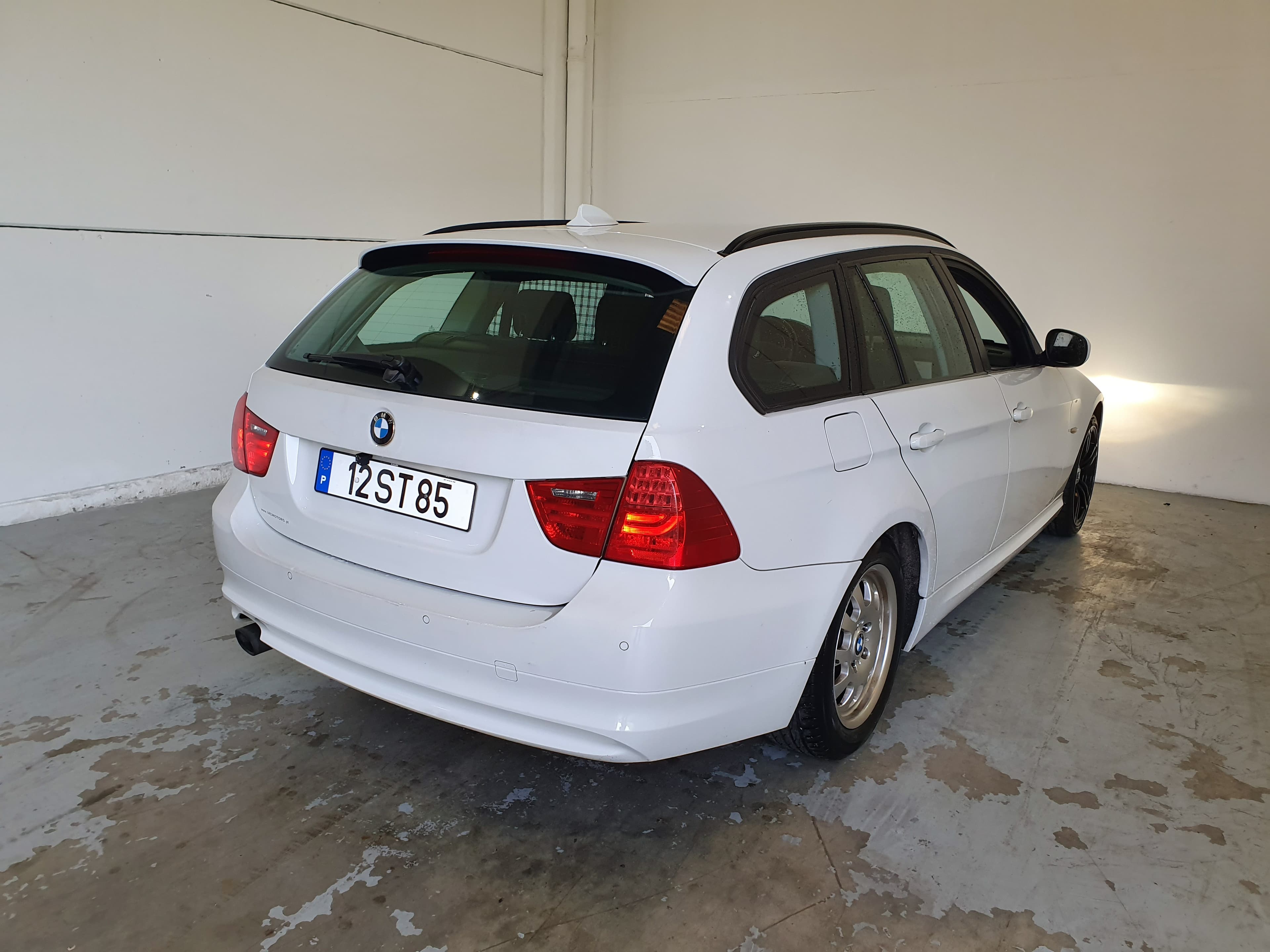 BMW 320D · Ano 2010 — imagem 7