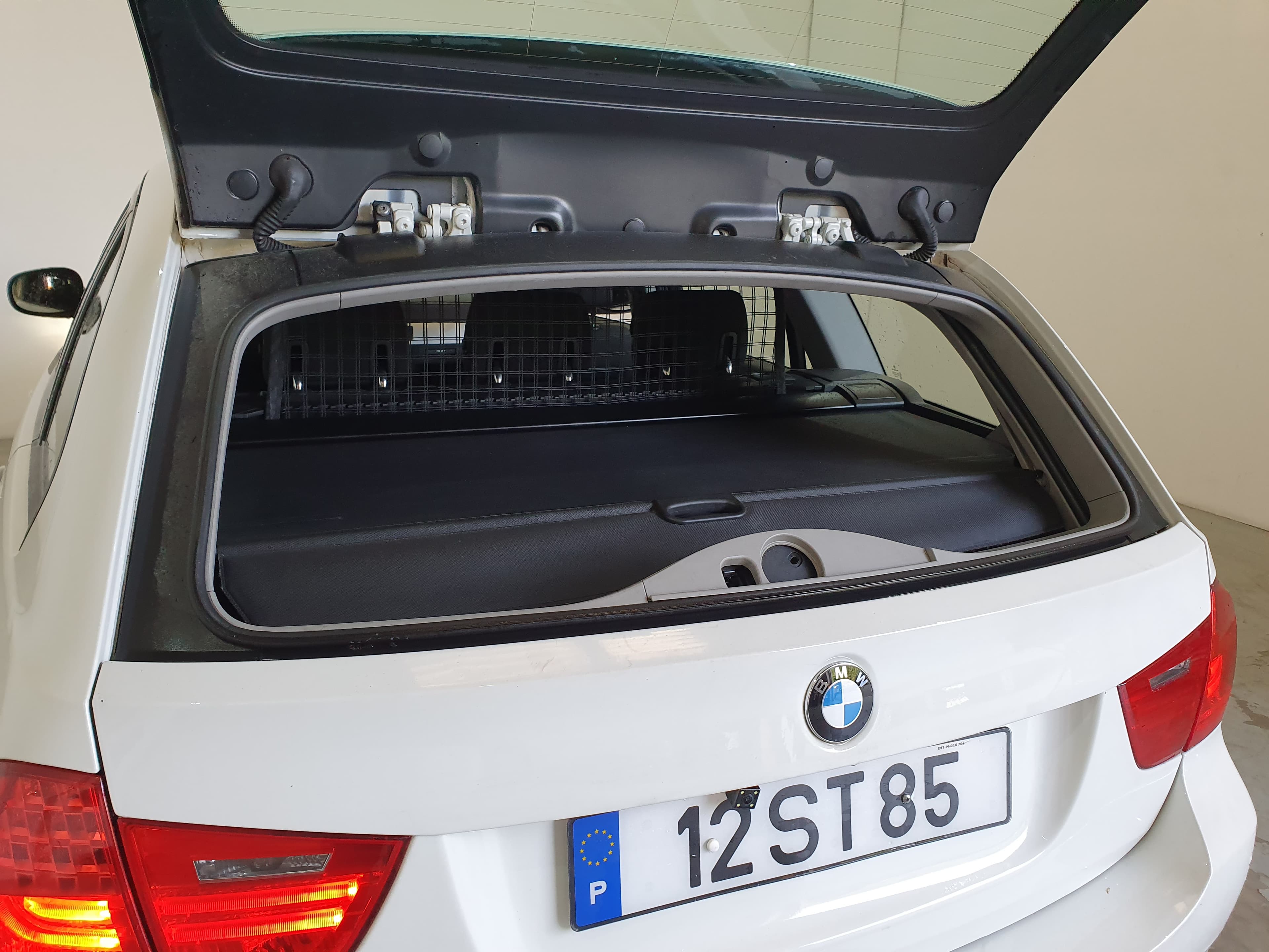 BMW 320D · Ano 2010 — imagem 23
