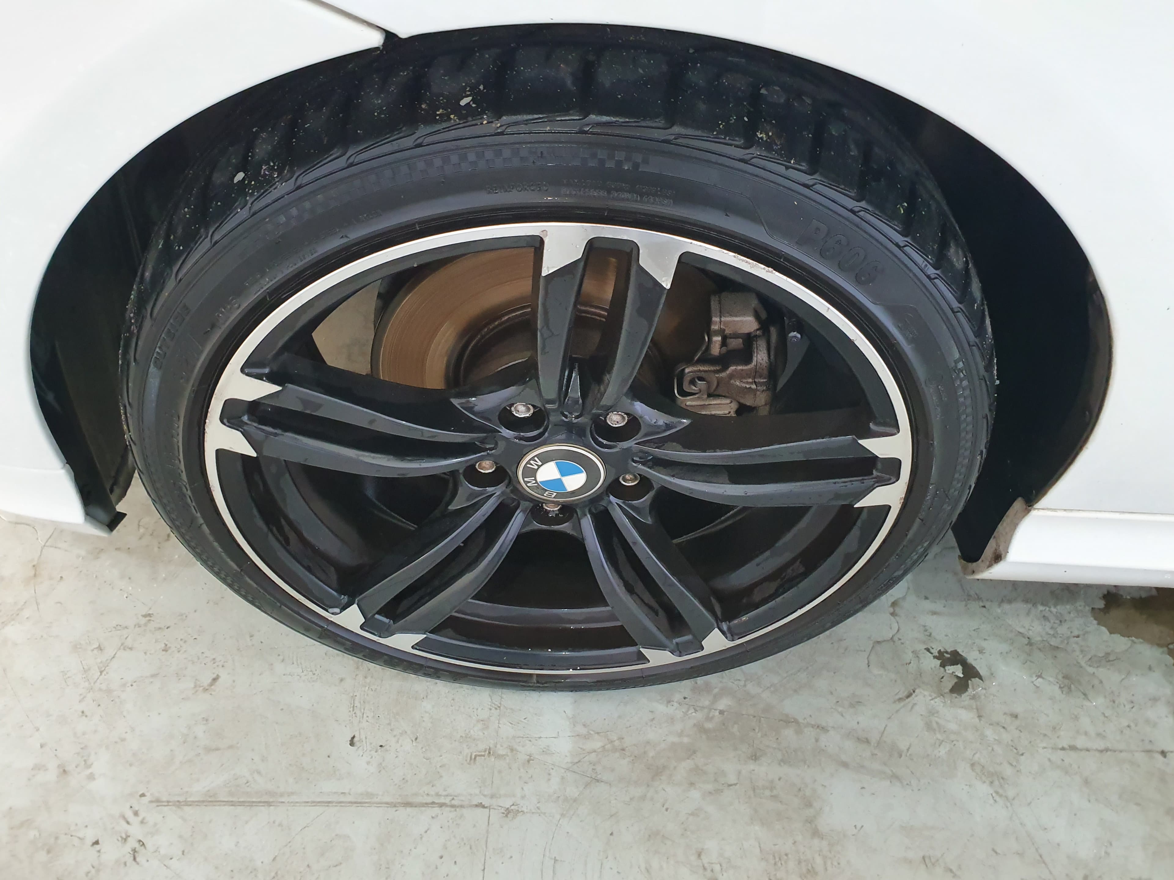BMW 320D · Ano 2010 — imagem 13