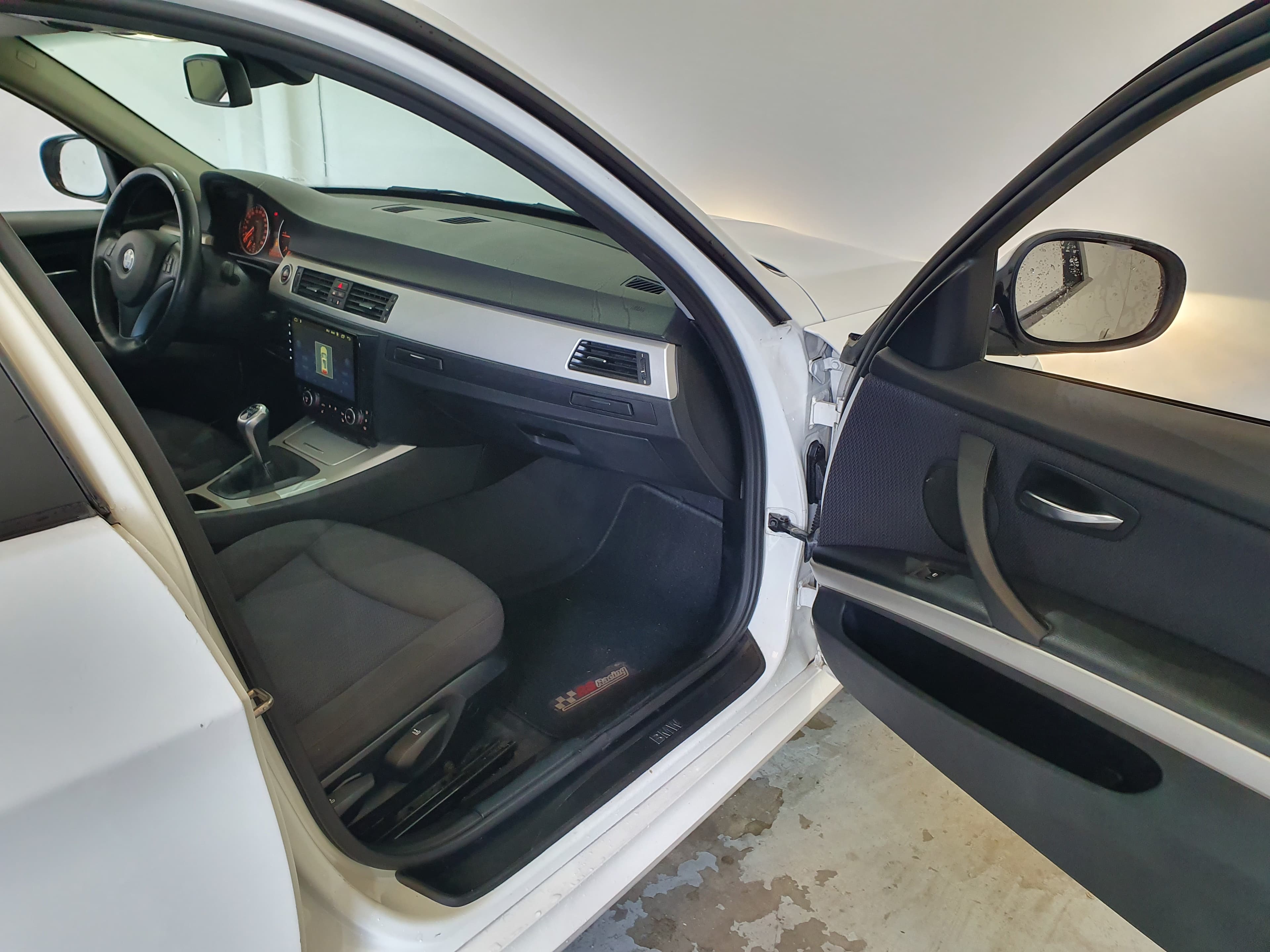 BMW 320D · Ano 2010 — imagem 24