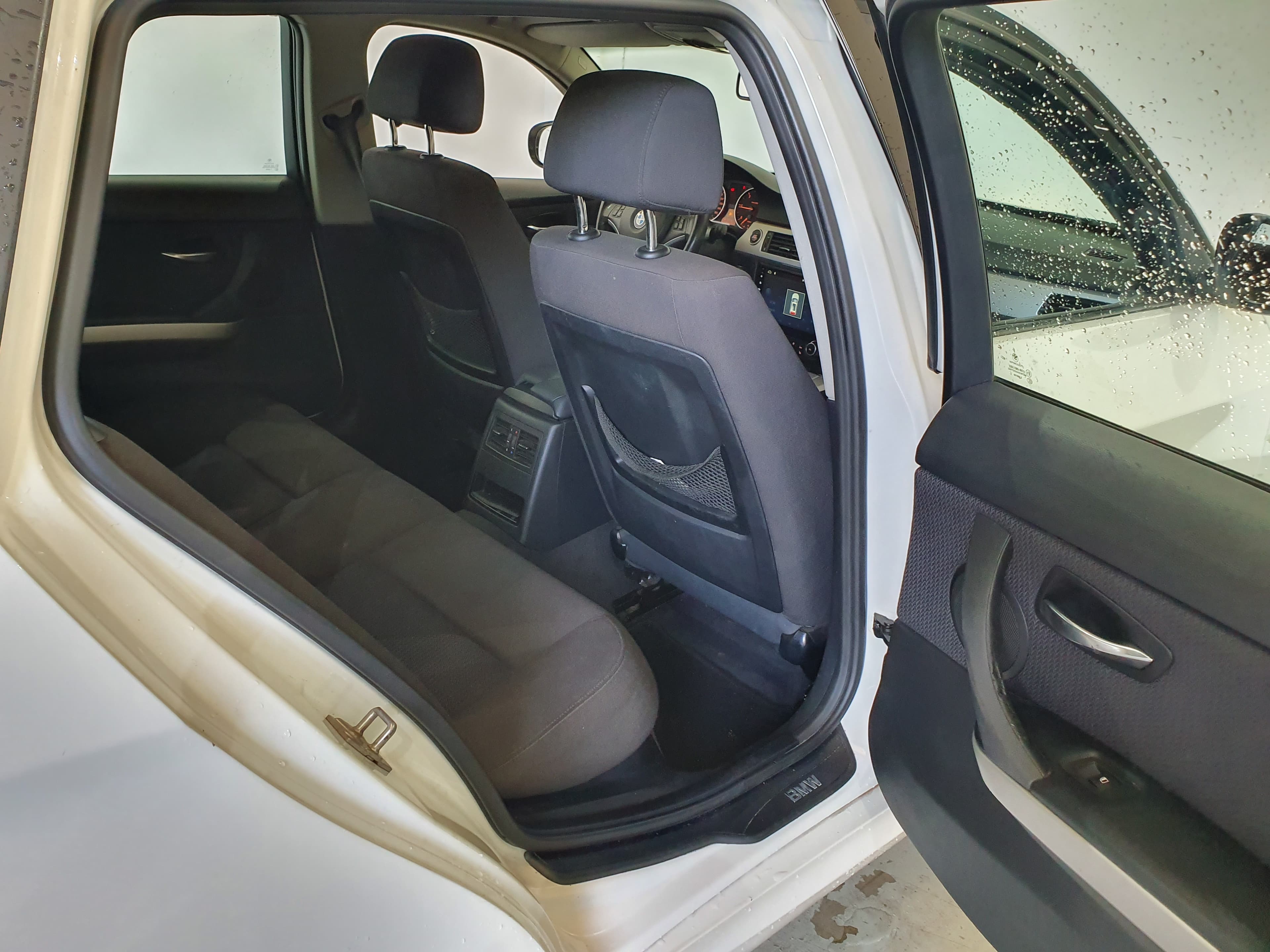 BMW 320D · Ano 2010 — imagem 20