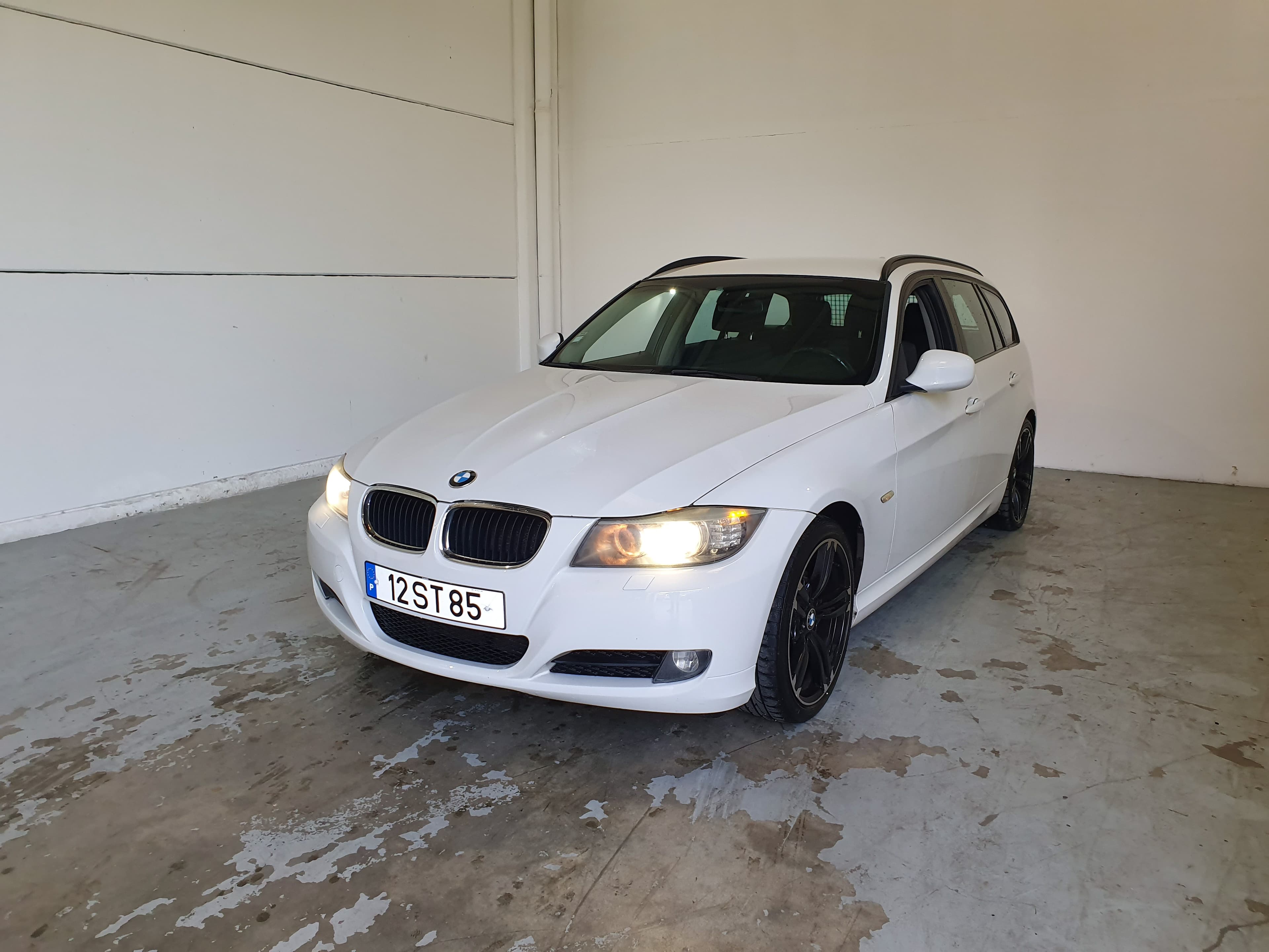 BMW 320D · Ano 2010 — imagem 4
