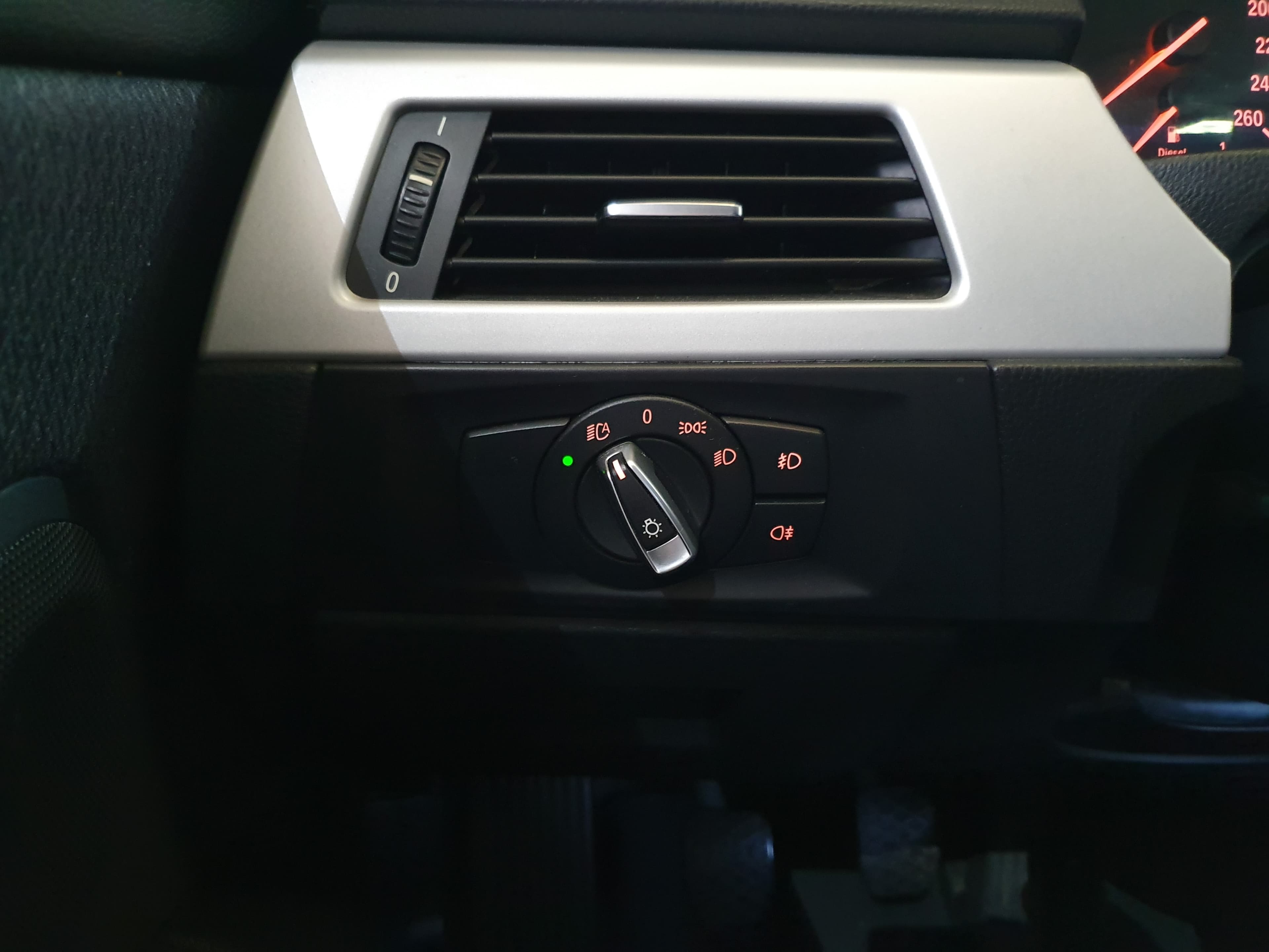 BMW 320D · Ano 2010 — imagem 43