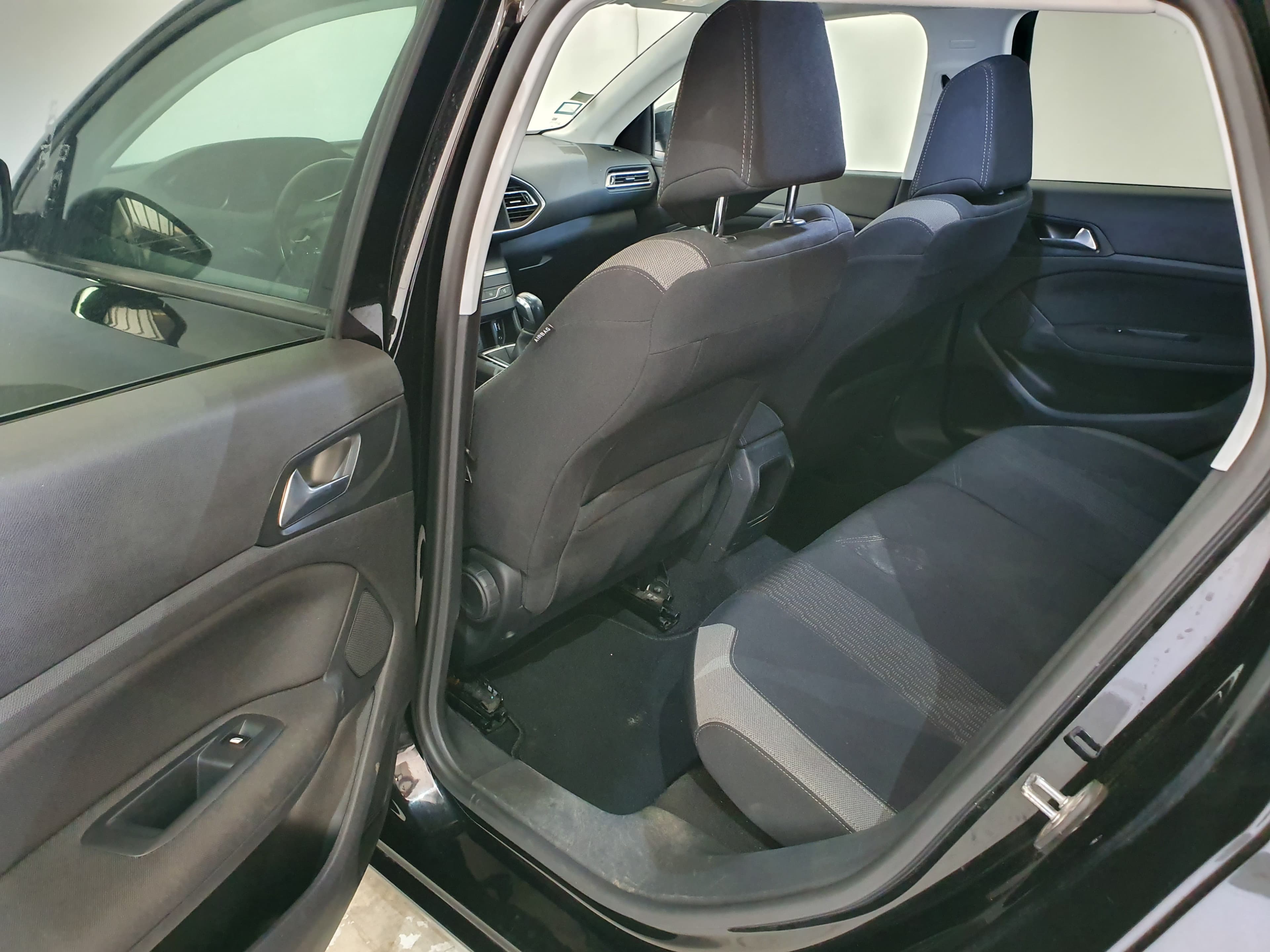 Peugeot 308 1.6 Blue HDI · Ano 2016 — imagen 31
