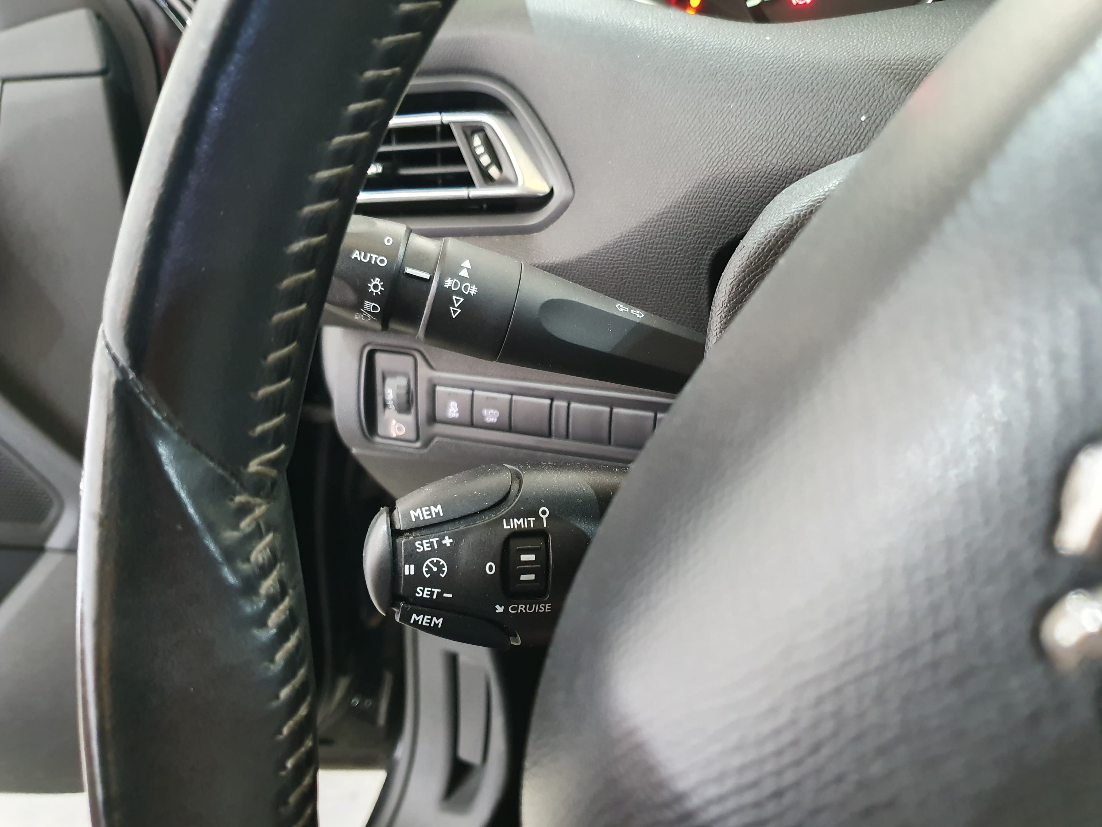 Peugeot 308 1.6 Blue HDI · Ano 2016 — imagen 43