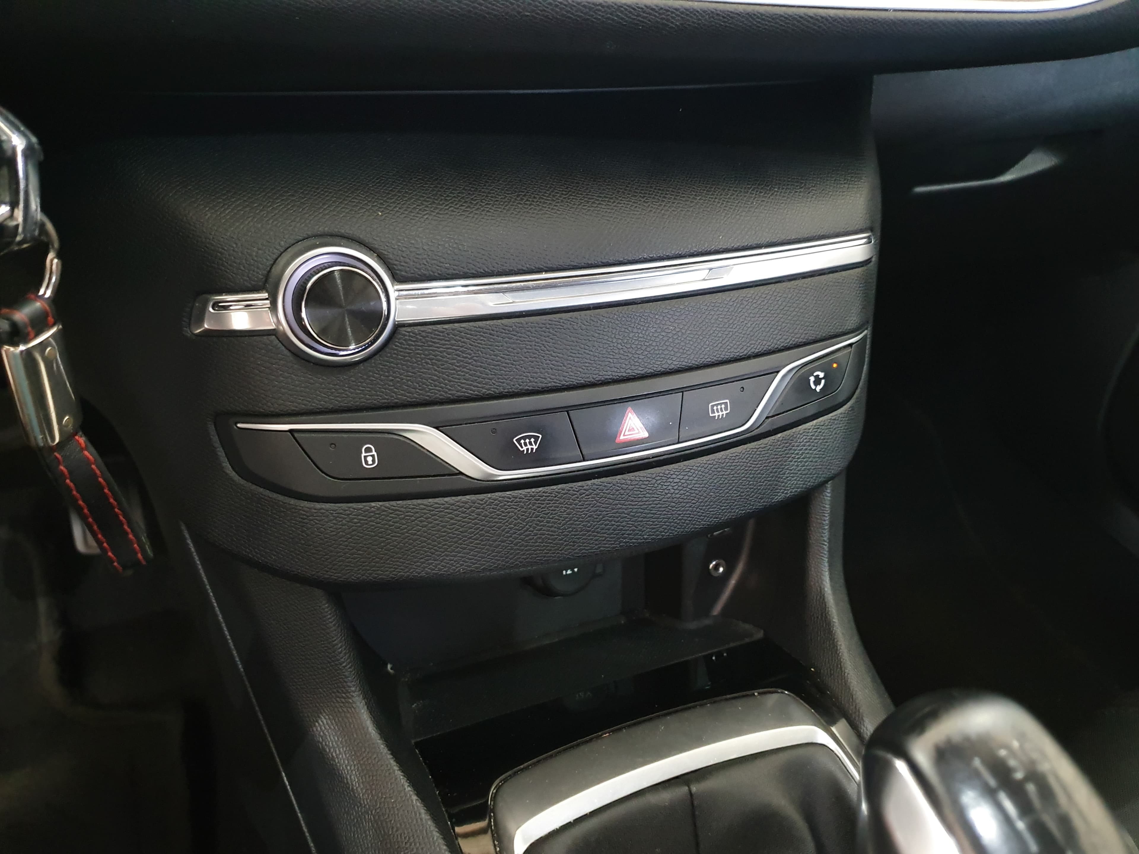 Peugeot 308 1.6 Blue HDI · Ano 2016 — imagen 35