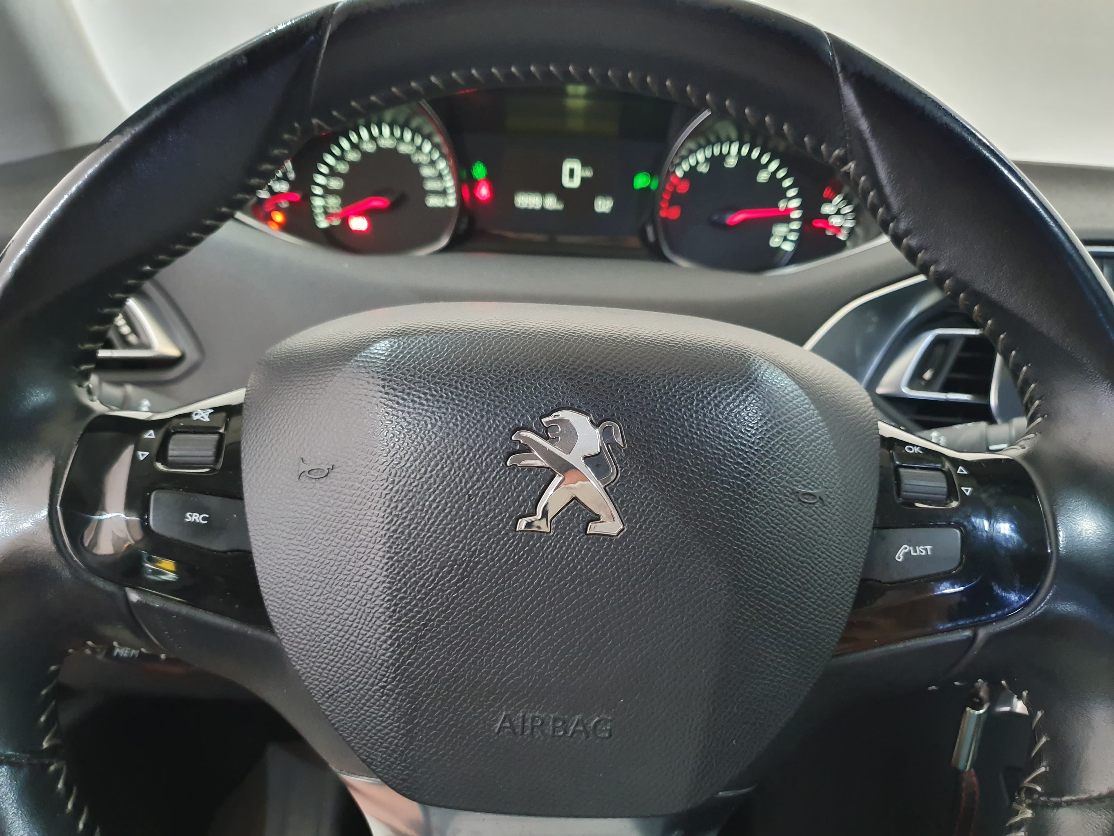 Peugeot 308 1.6 Blue HDI · Ano 2016 — imagen 39