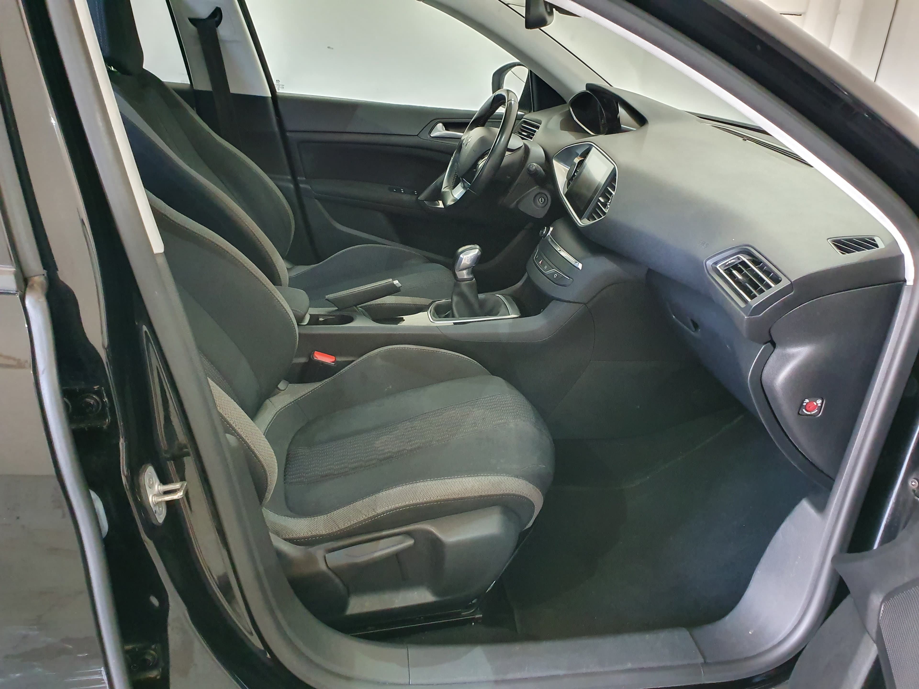 Peugeot 308 1.6 Blue HDI · Ano 2016 — imagen 26
