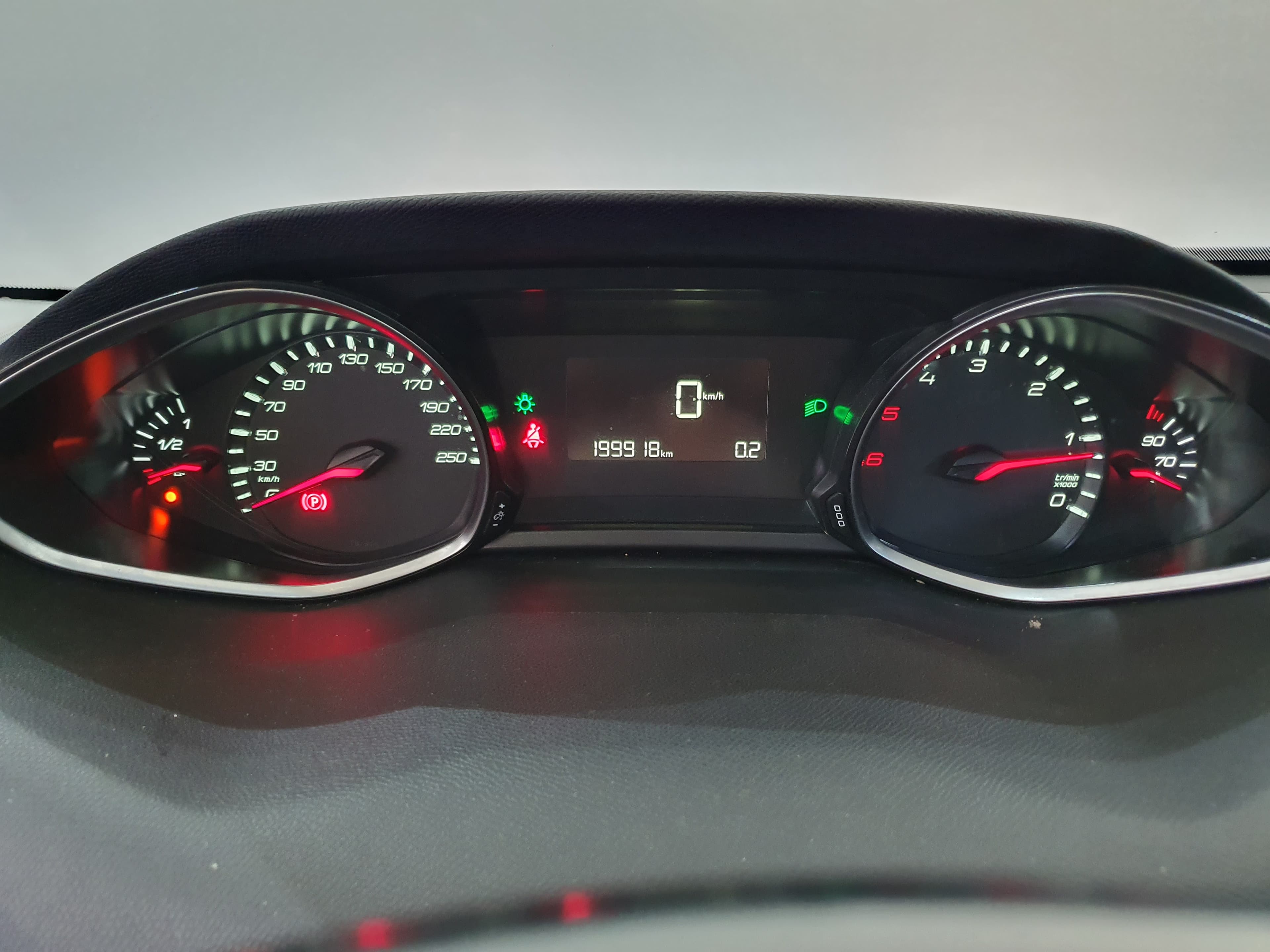 Peugeot 308 1.6 Blue HDI · Ano 2016 — imagen 40