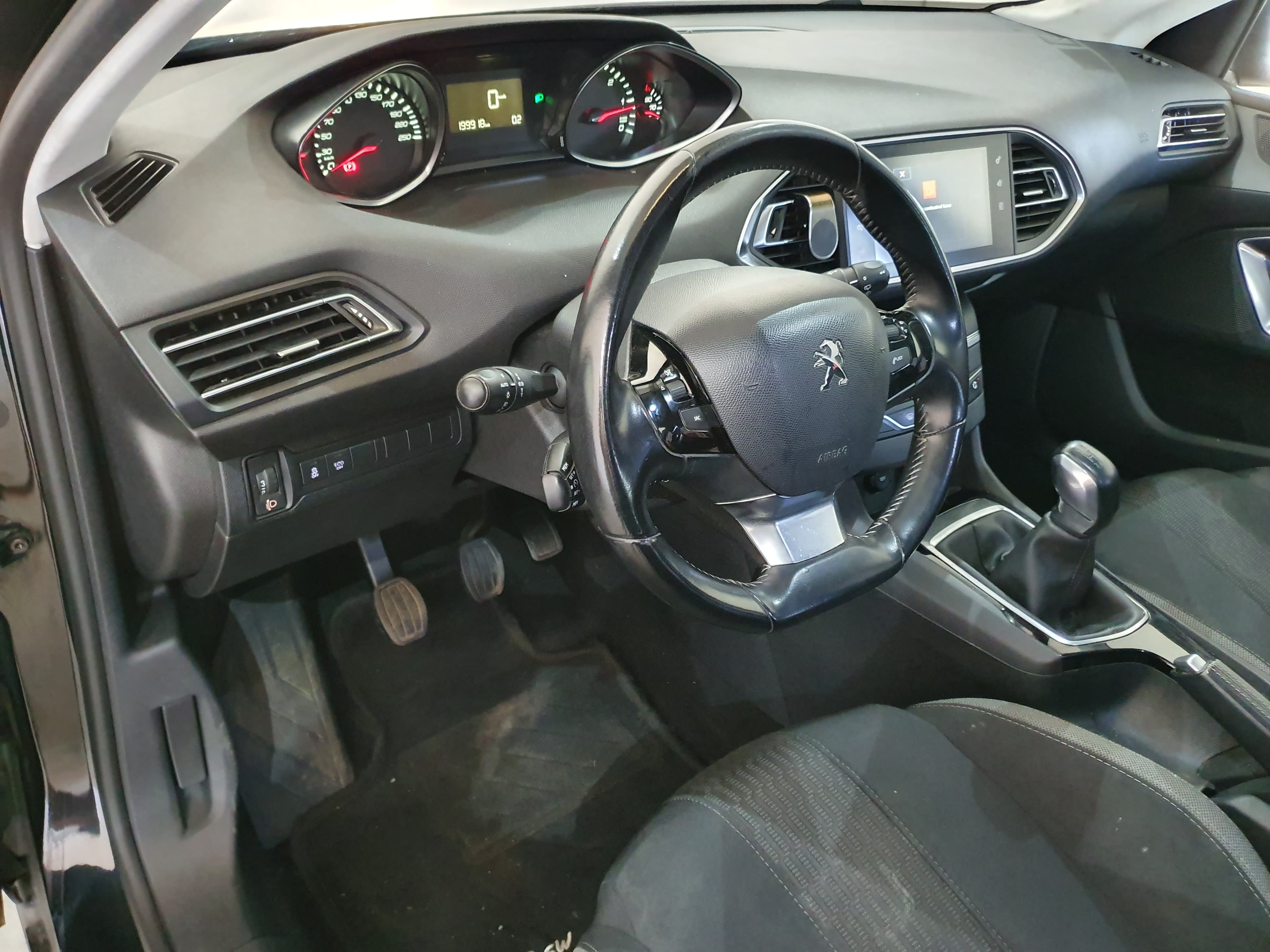Peugeot 308 1.6 Blue HDI · Ano 2016 — imagen 36