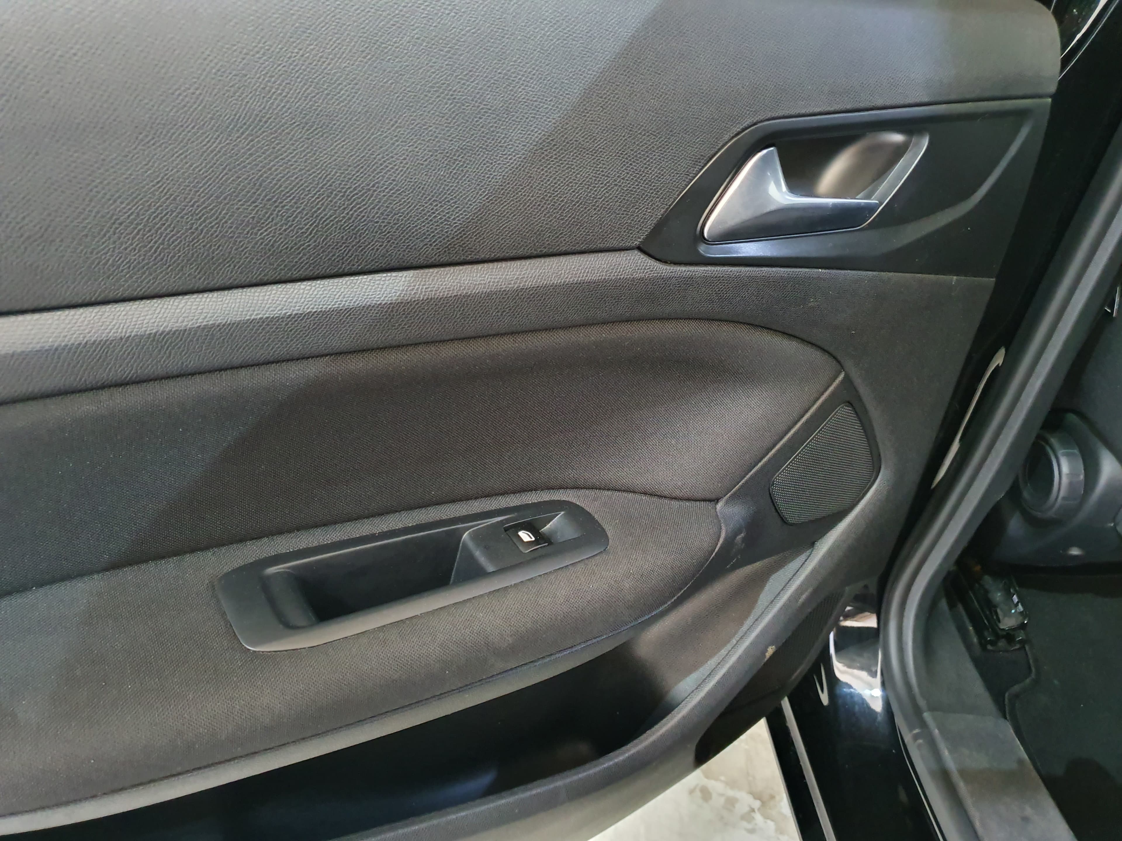 Peugeot 308 1.6 Blue HDI · Ano 2016 — imagen 32