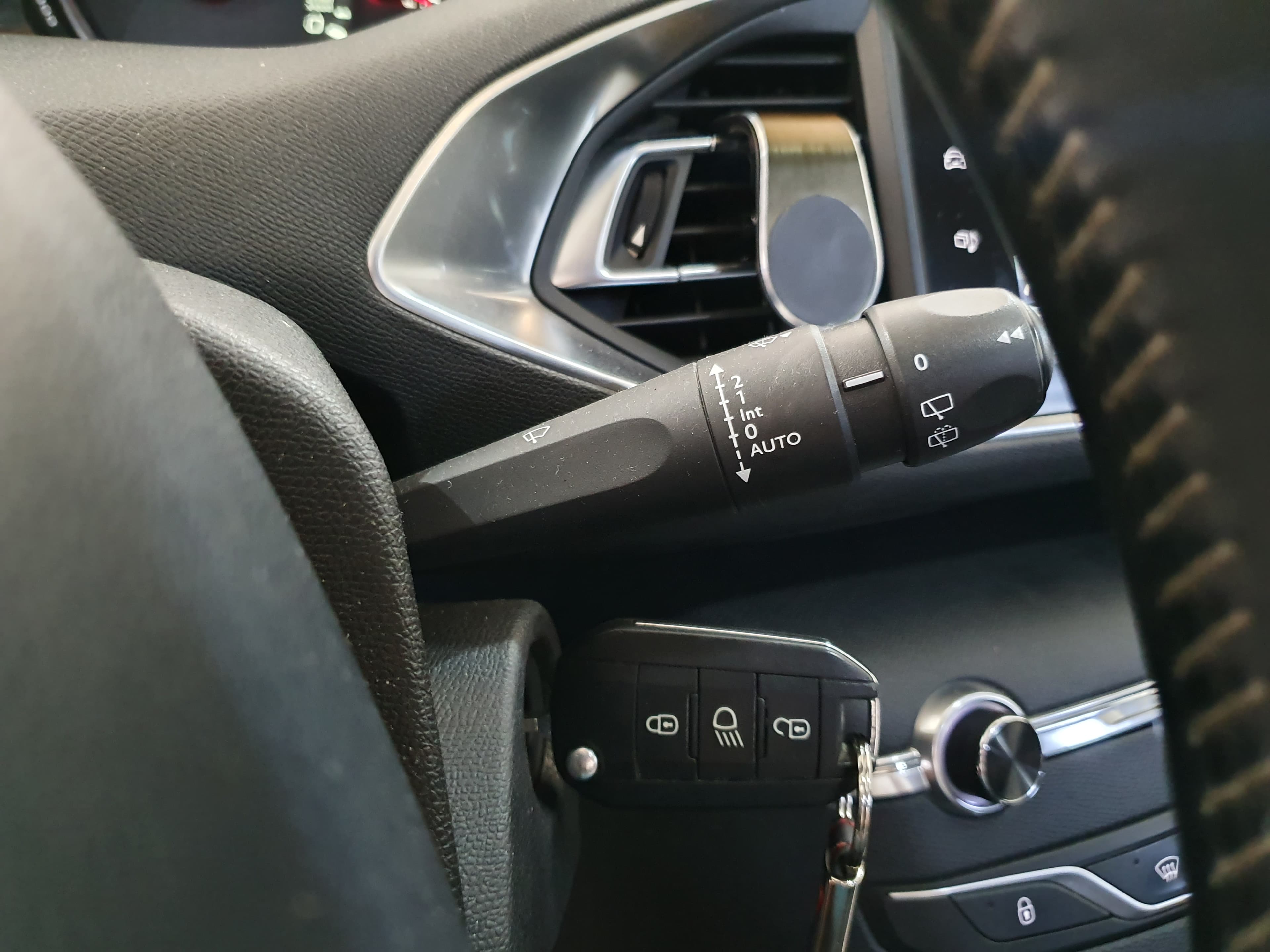Peugeot 308 1.6 Blue HDI · Ano 2016 — imagen 42