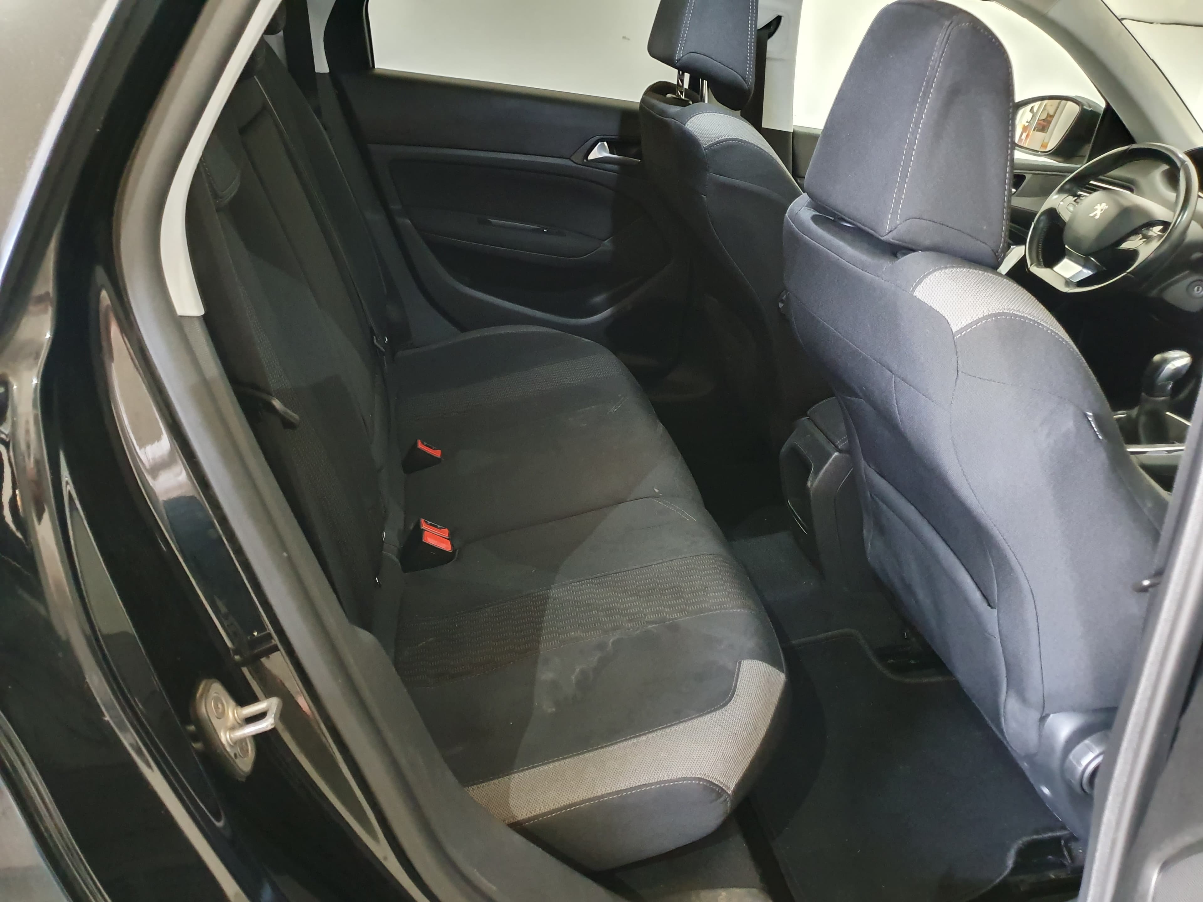 Peugeot 308 1.6 Blue HDI · Ano 2016 — imagen 23