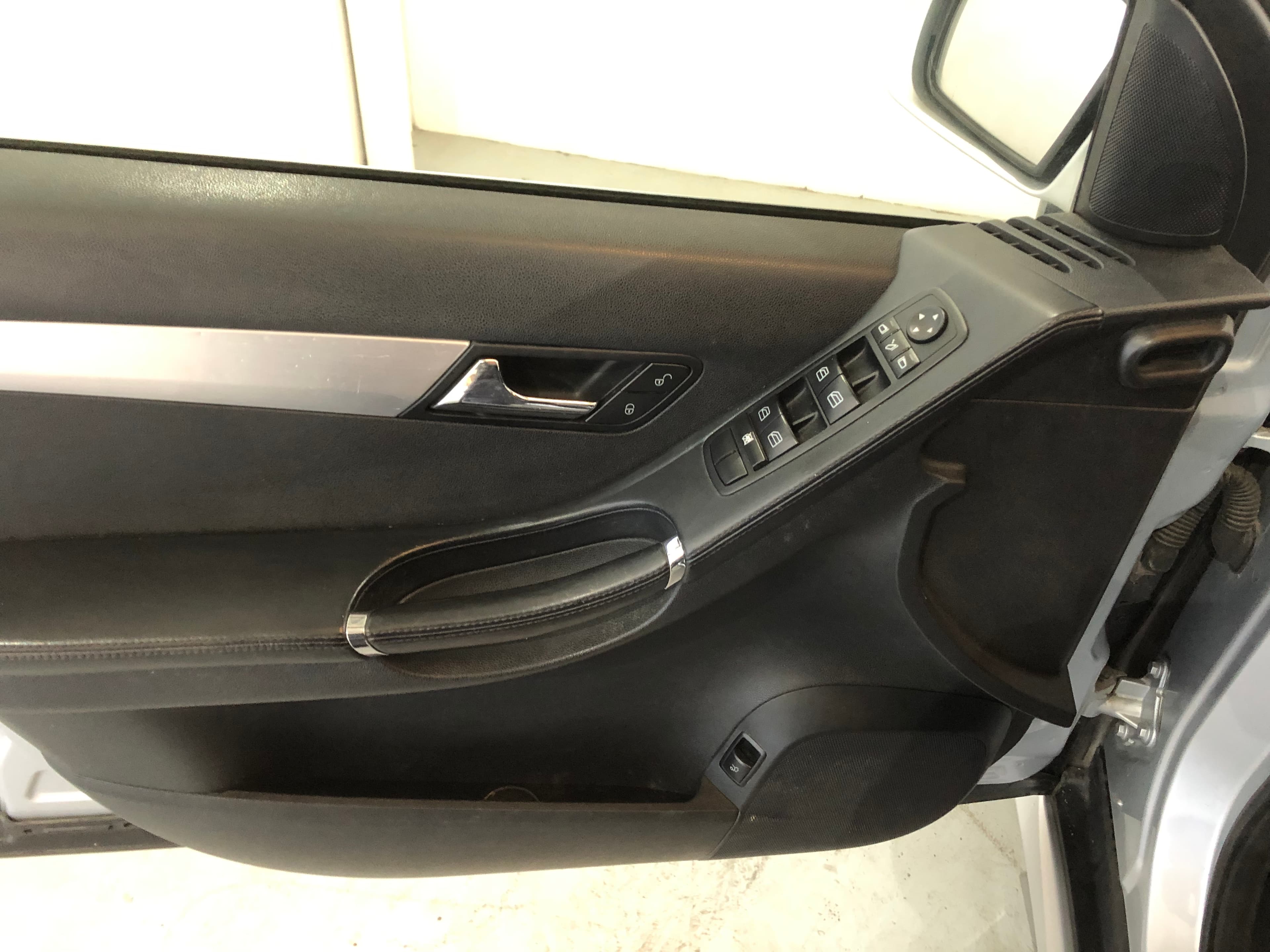 Mercedes-Benz R320 CDI 4-Matic · Ano 2008 — imagem 34