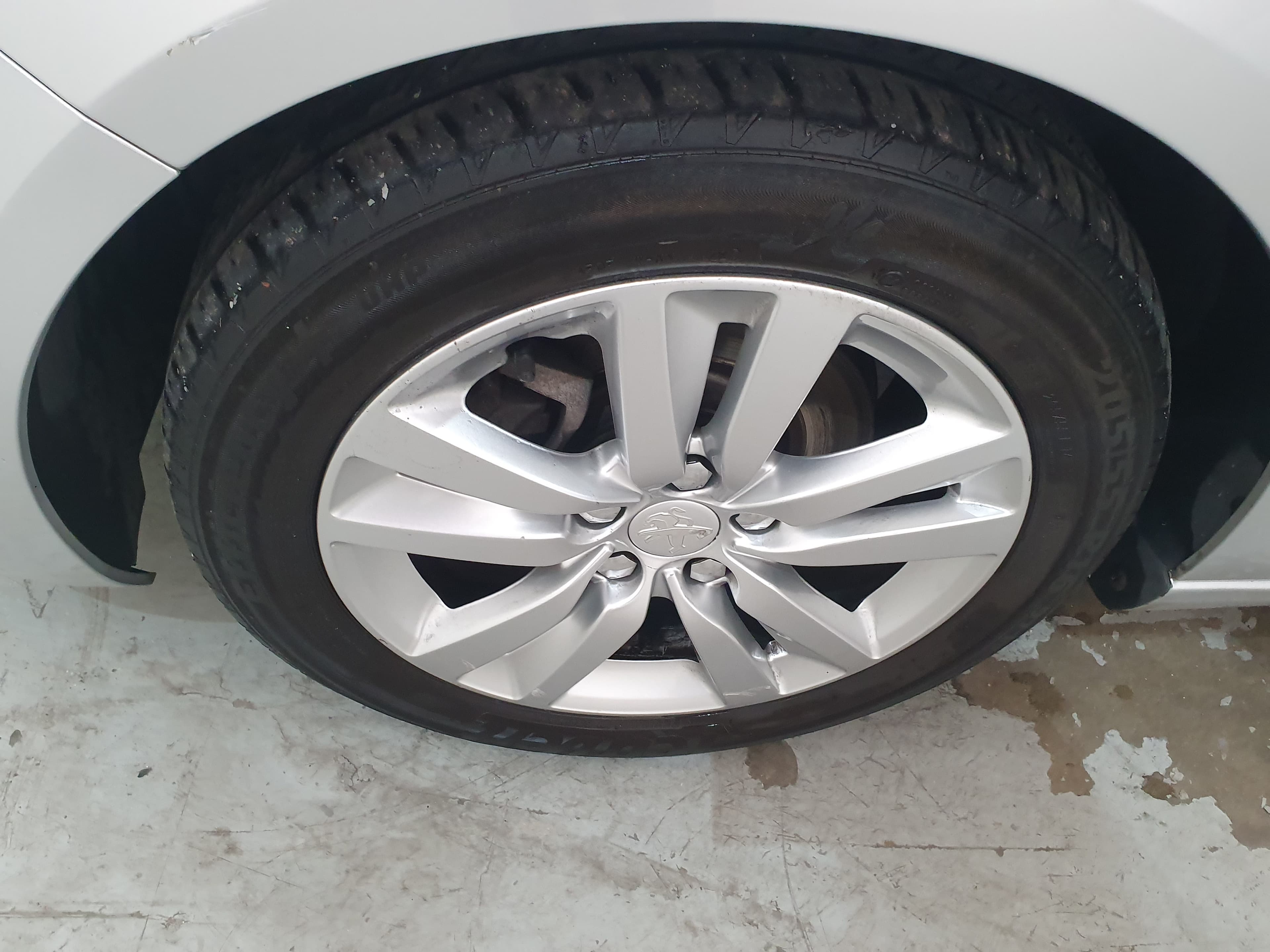 Peugeot 308 SW · Ano 2014 — imagem 16