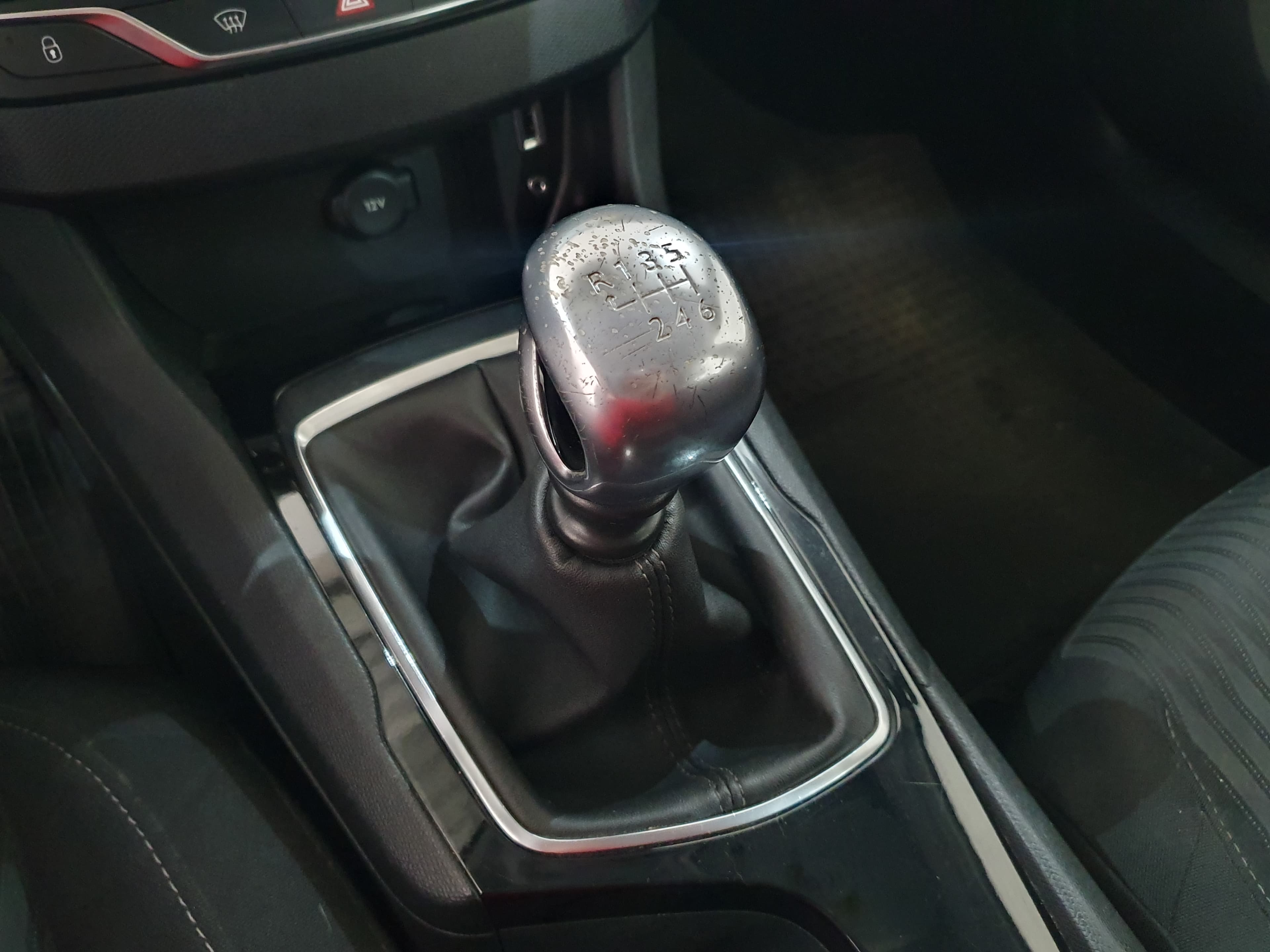 Peugeot 308 SW · Ano 2014 — imagem 36