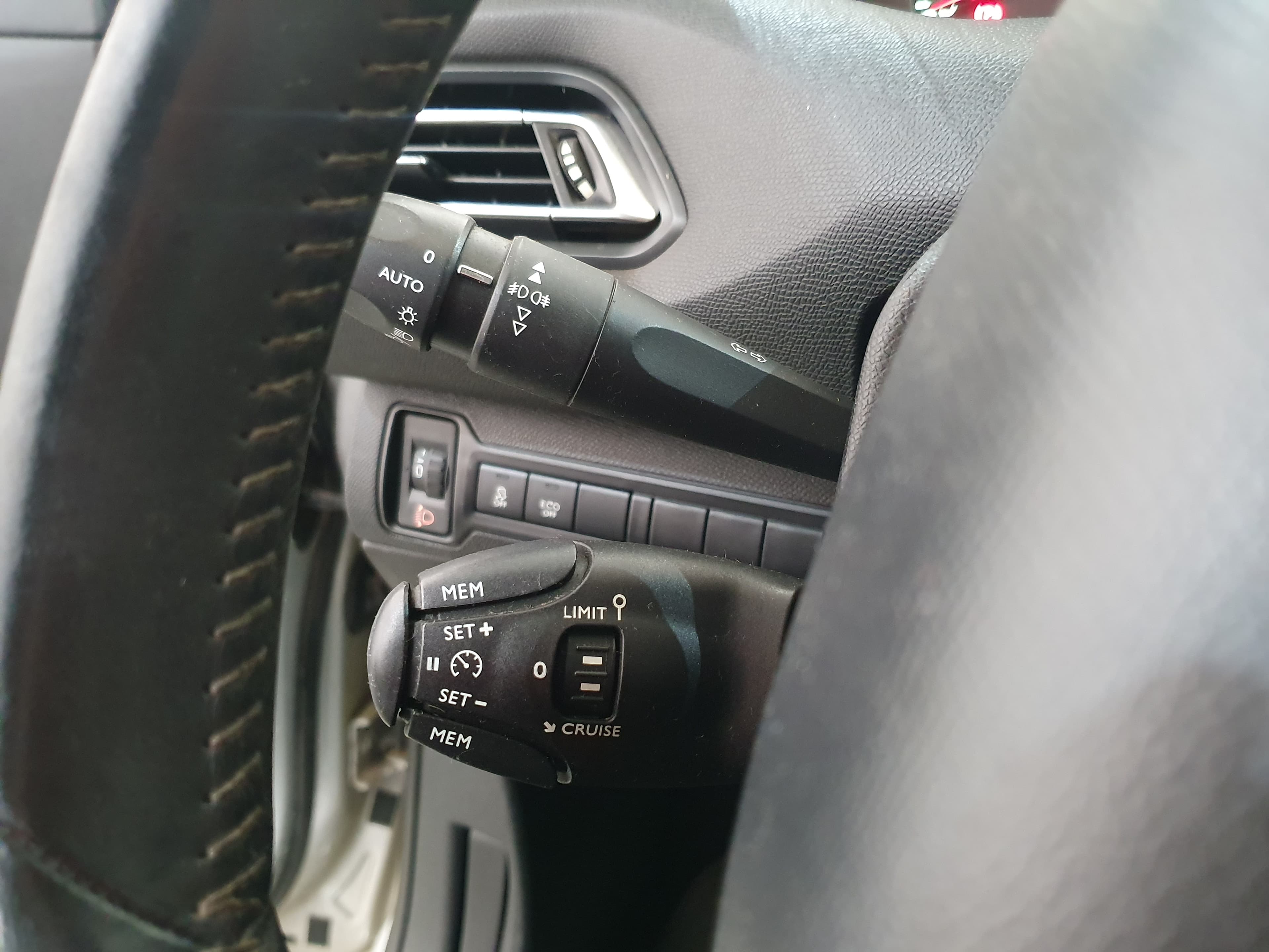 Peugeot 308 SW · Ano 2014 — imagem 39