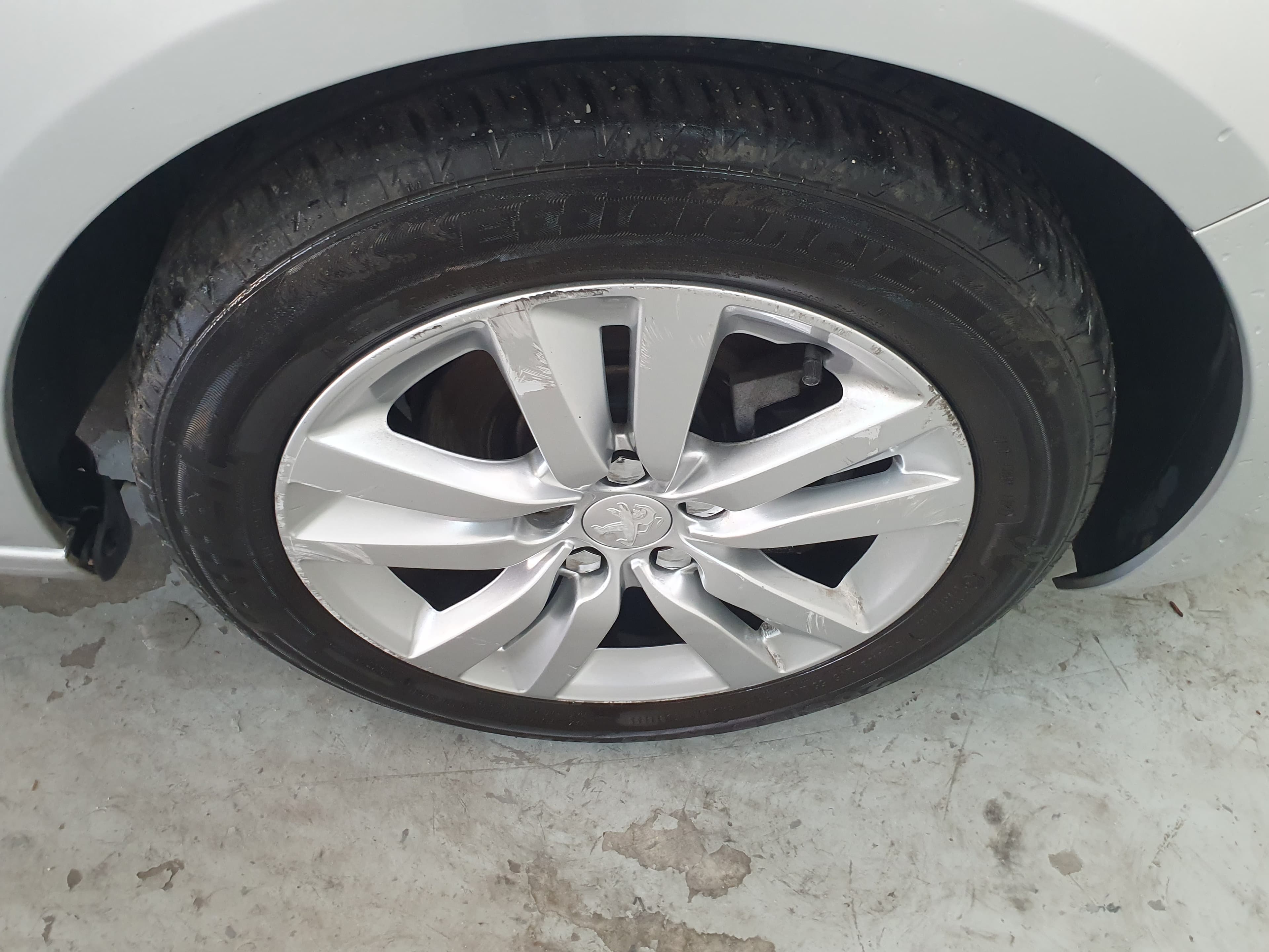 Peugeot 308 SW · Ano 2014 — imagem 17
