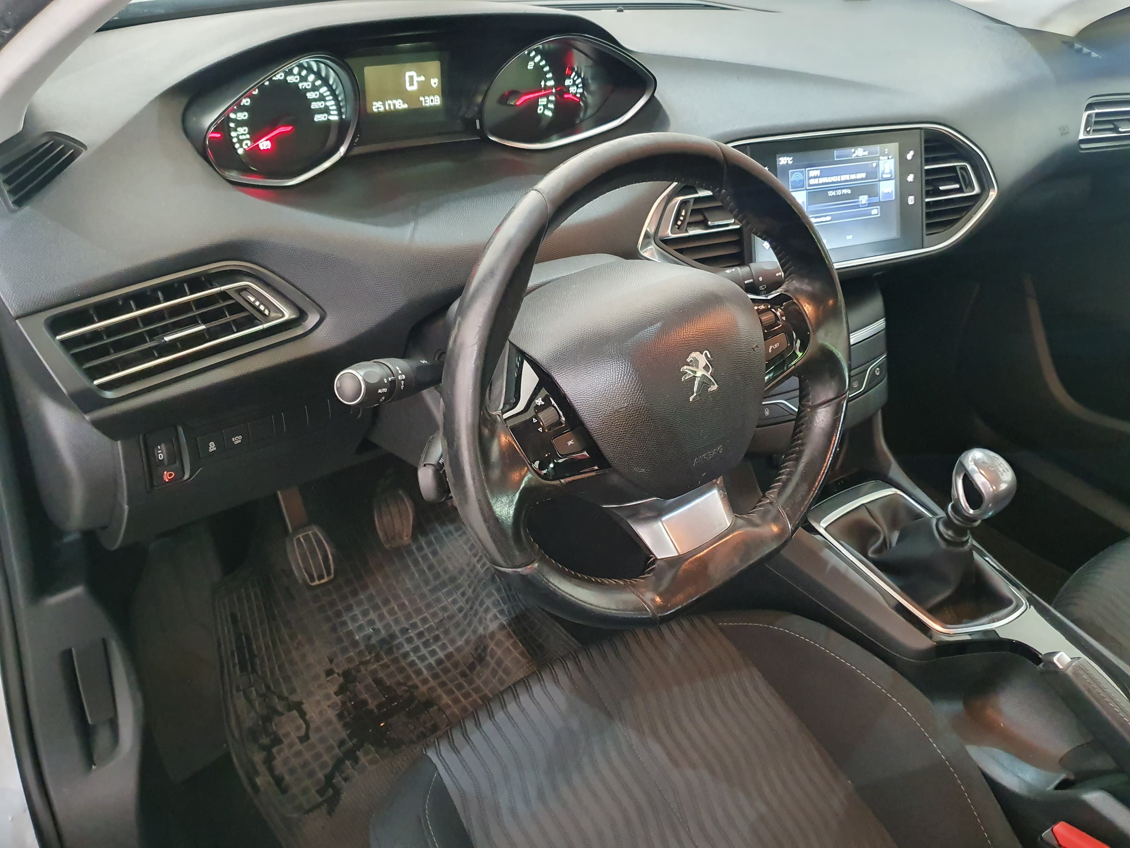 Peugeot 308 SW · Ano 2014 — imagem 37