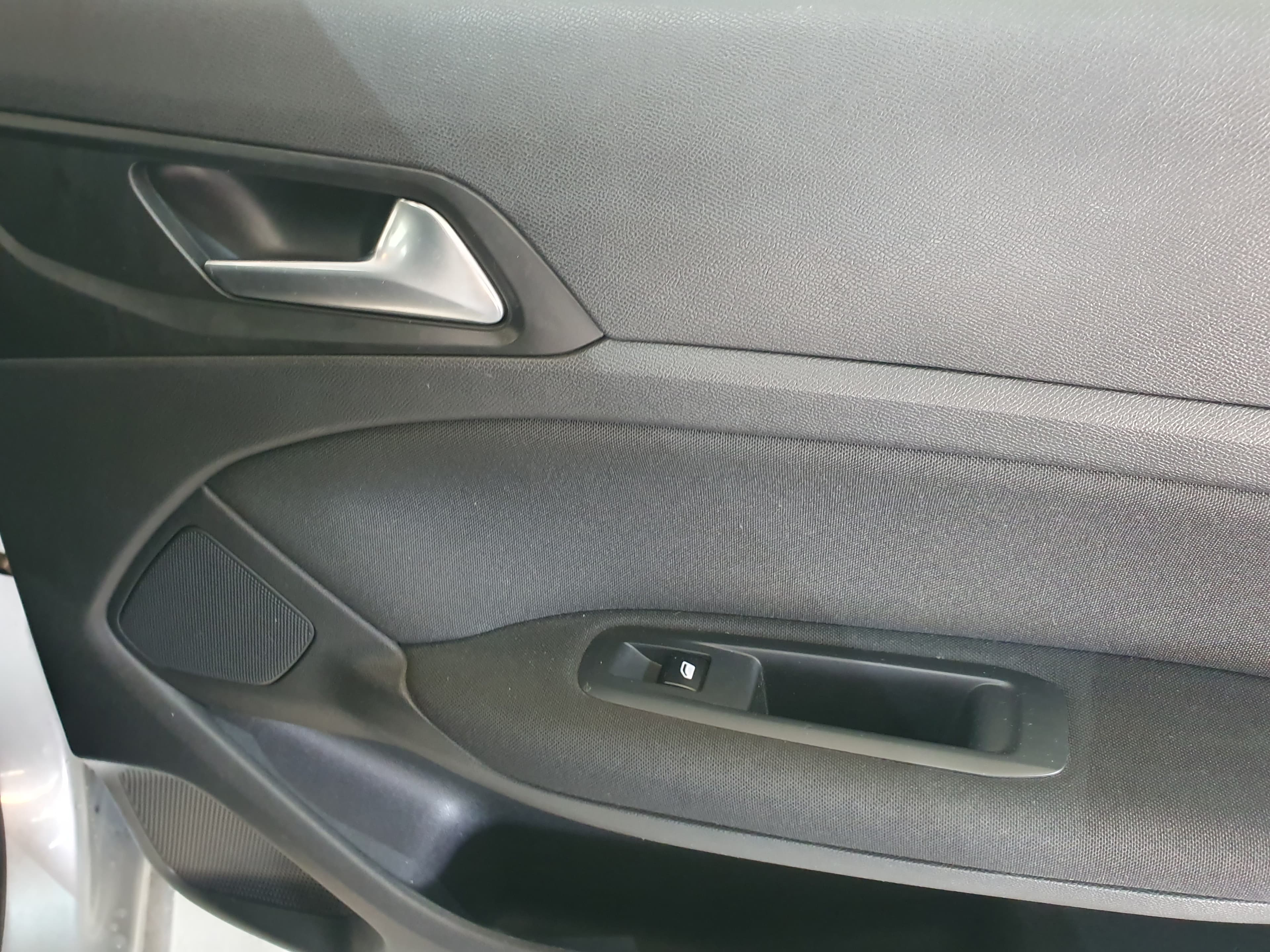 Peugeot 308 SW · Ano 2014 — imagem 21