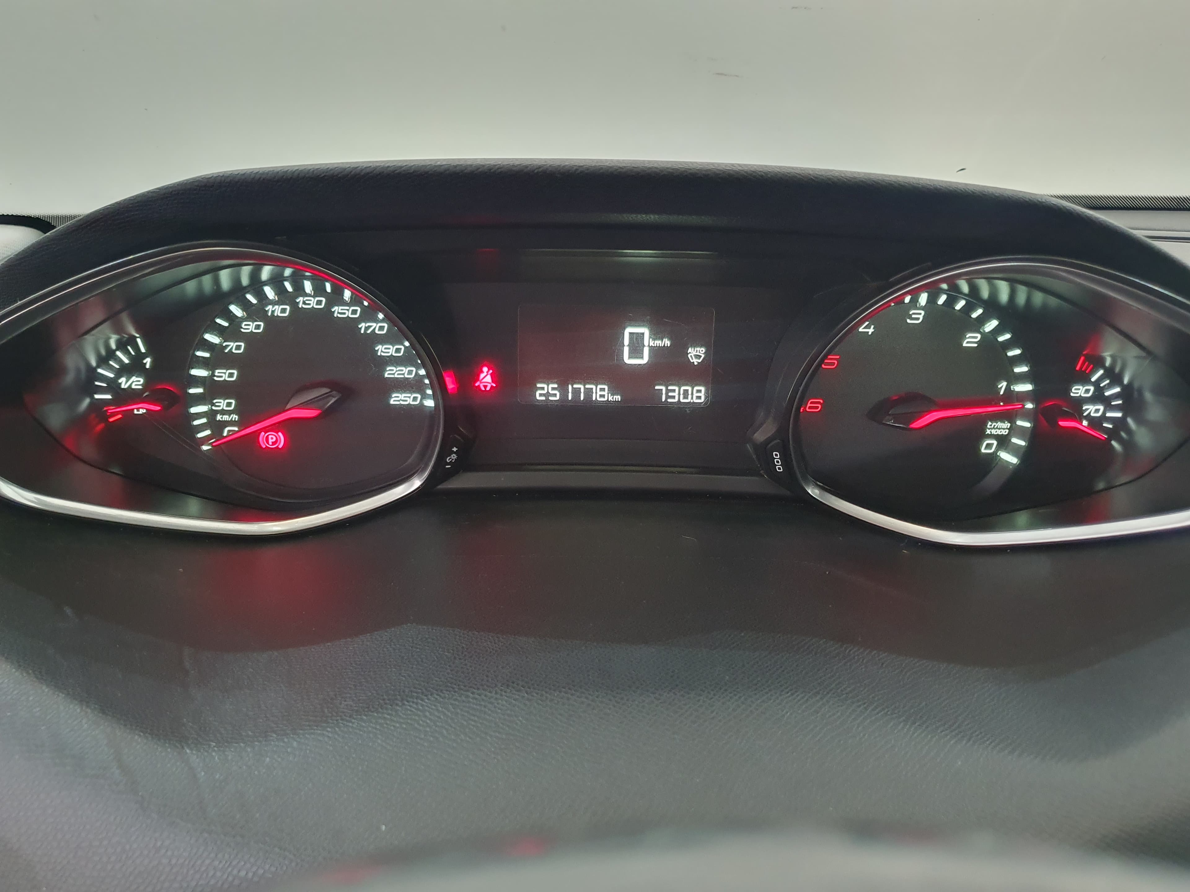 Peugeot 308 SW · Ano 2014 — imagem 42