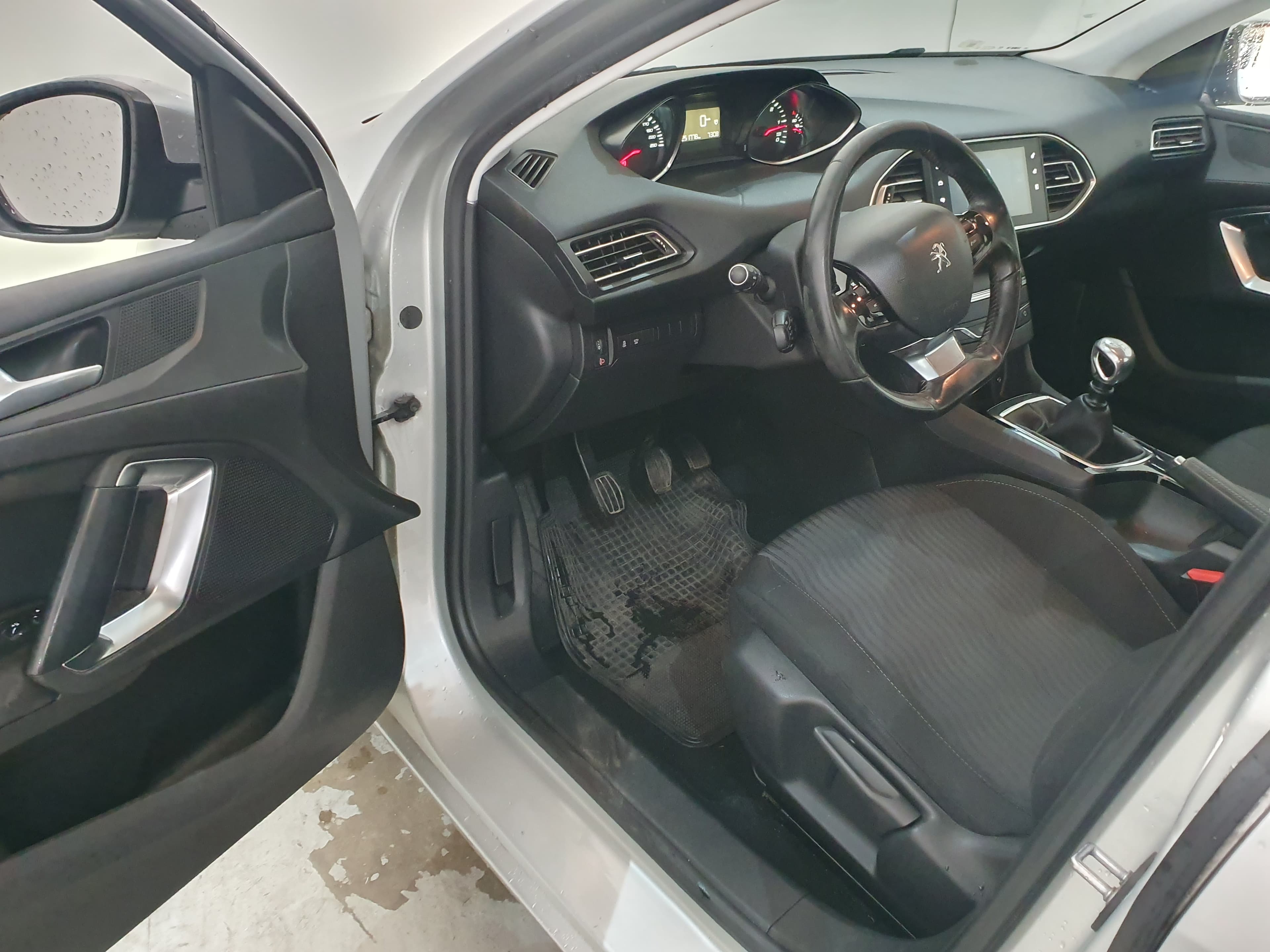 Peugeot 308 SW · Ano 2014 — imagem 29
