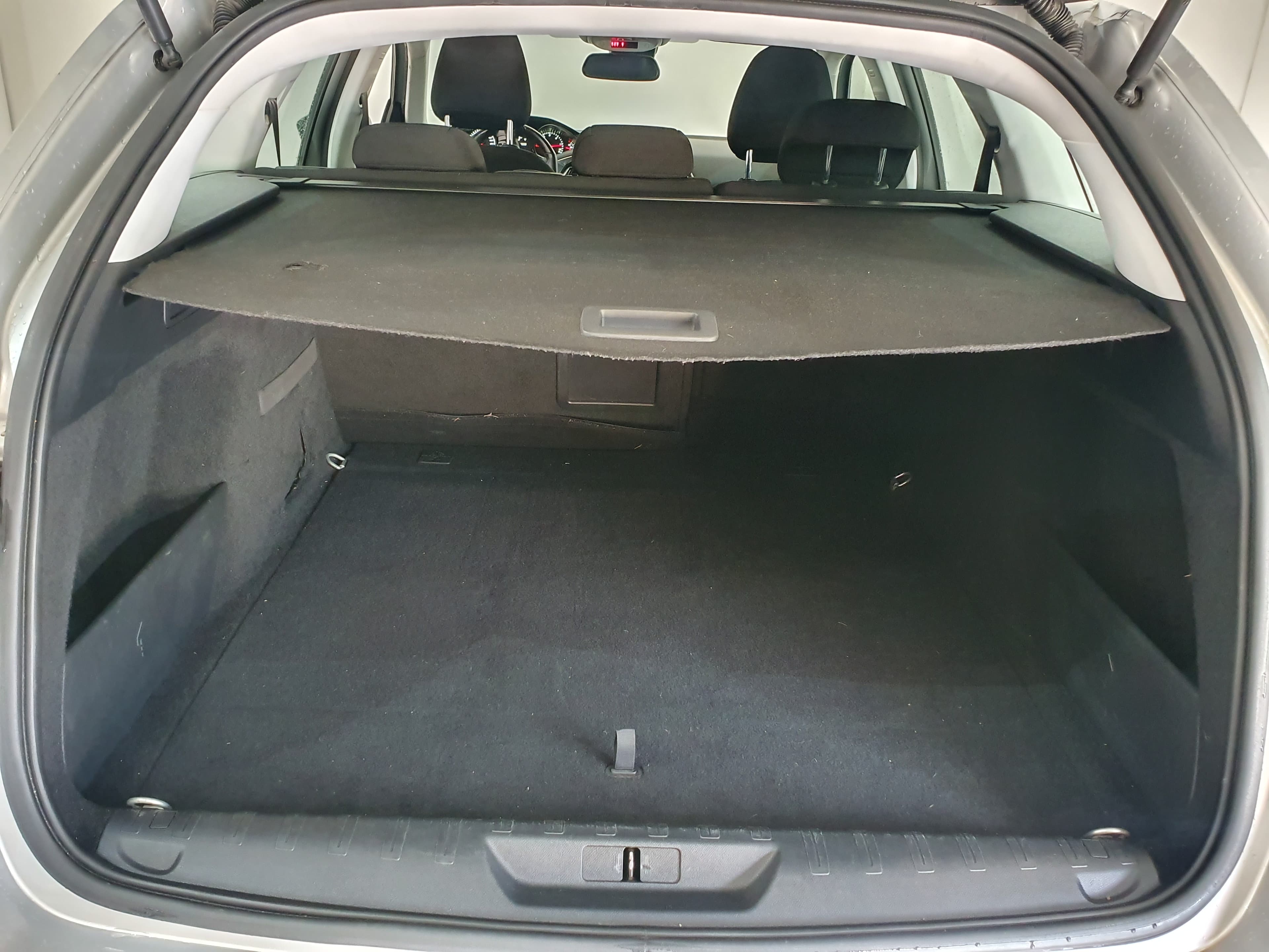 Peugeot 308 SW · Ano 2014 — imagem 9