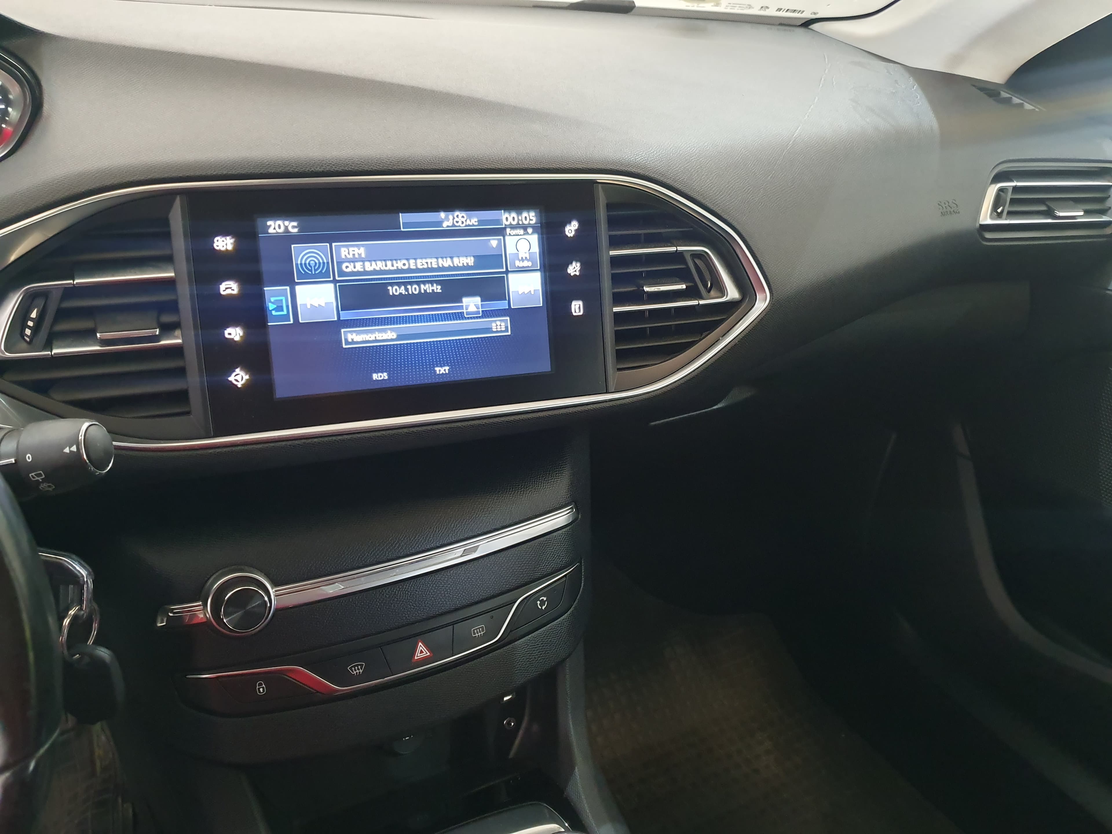 Peugeot 308 SW · Ano 2014 — imagem 33