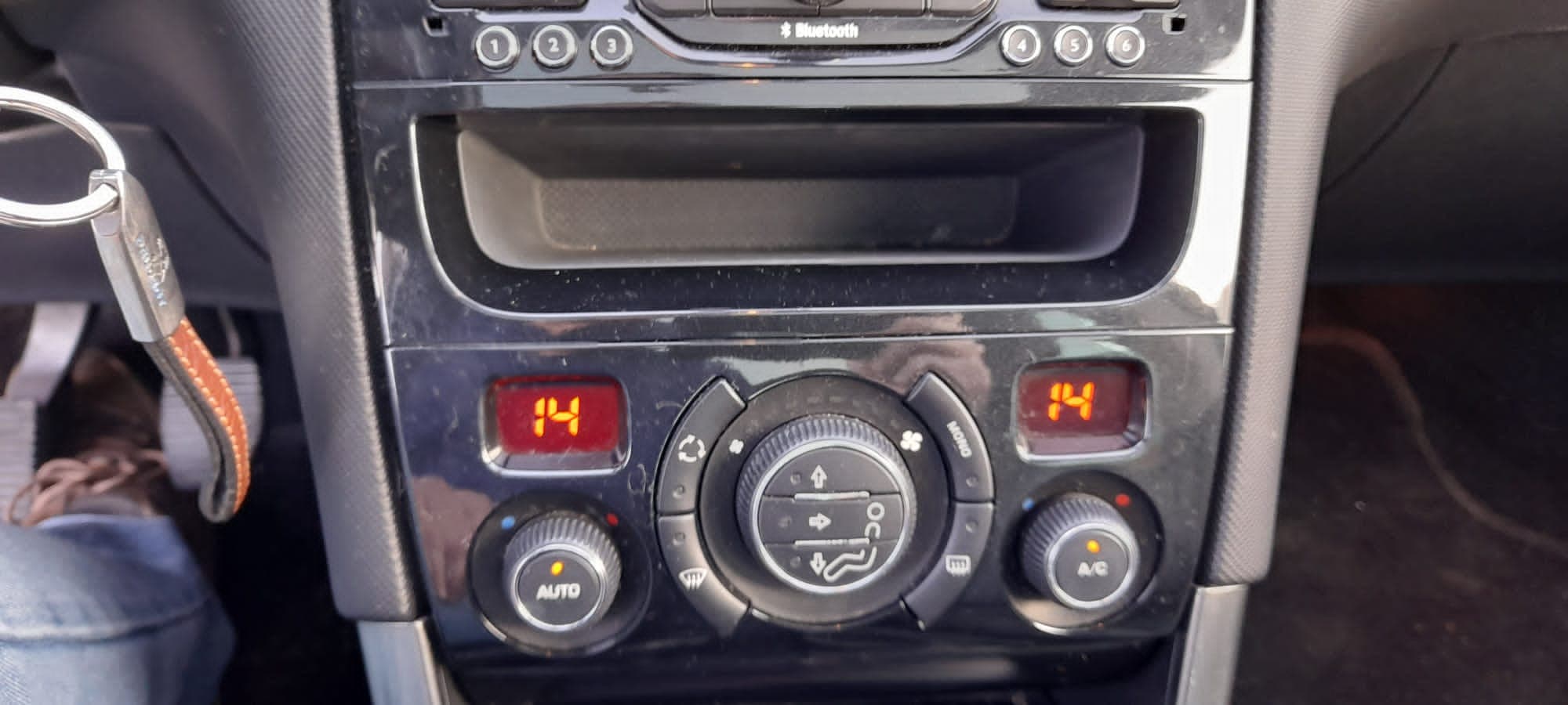Peugeot 308 1.6 HDI · Ano 2013 — imagem 21