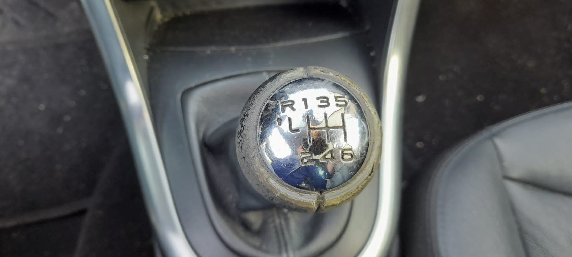 Peugeot 308 1.6 HDI · Ano 2013 — imagem 22