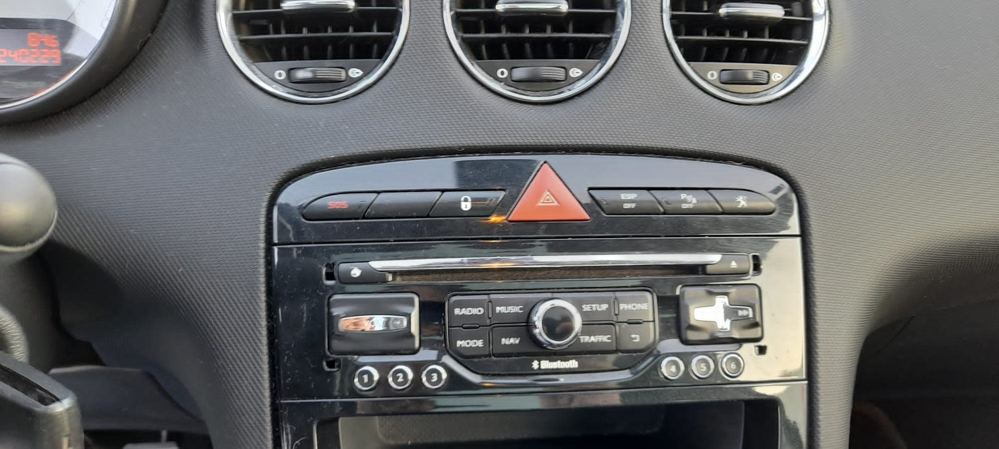 Peugeot 308 1.6 HDI · Ano 2013 — imagem 20