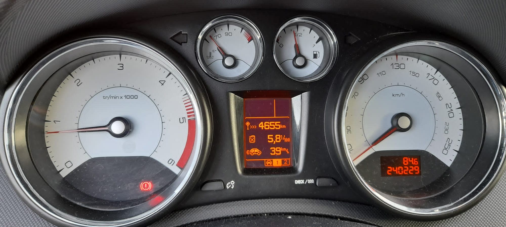 Peugeot 308 1.6 HDI · Ano 2013 — imagem 26