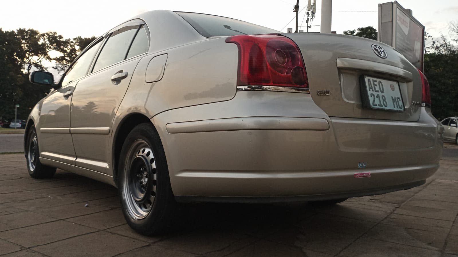Toyota, modelo Avensis — image 6