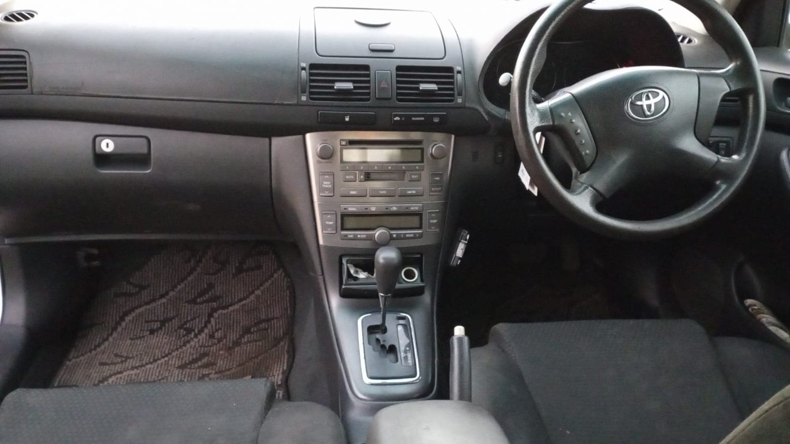 Toyota, modelo Avensis — image 10