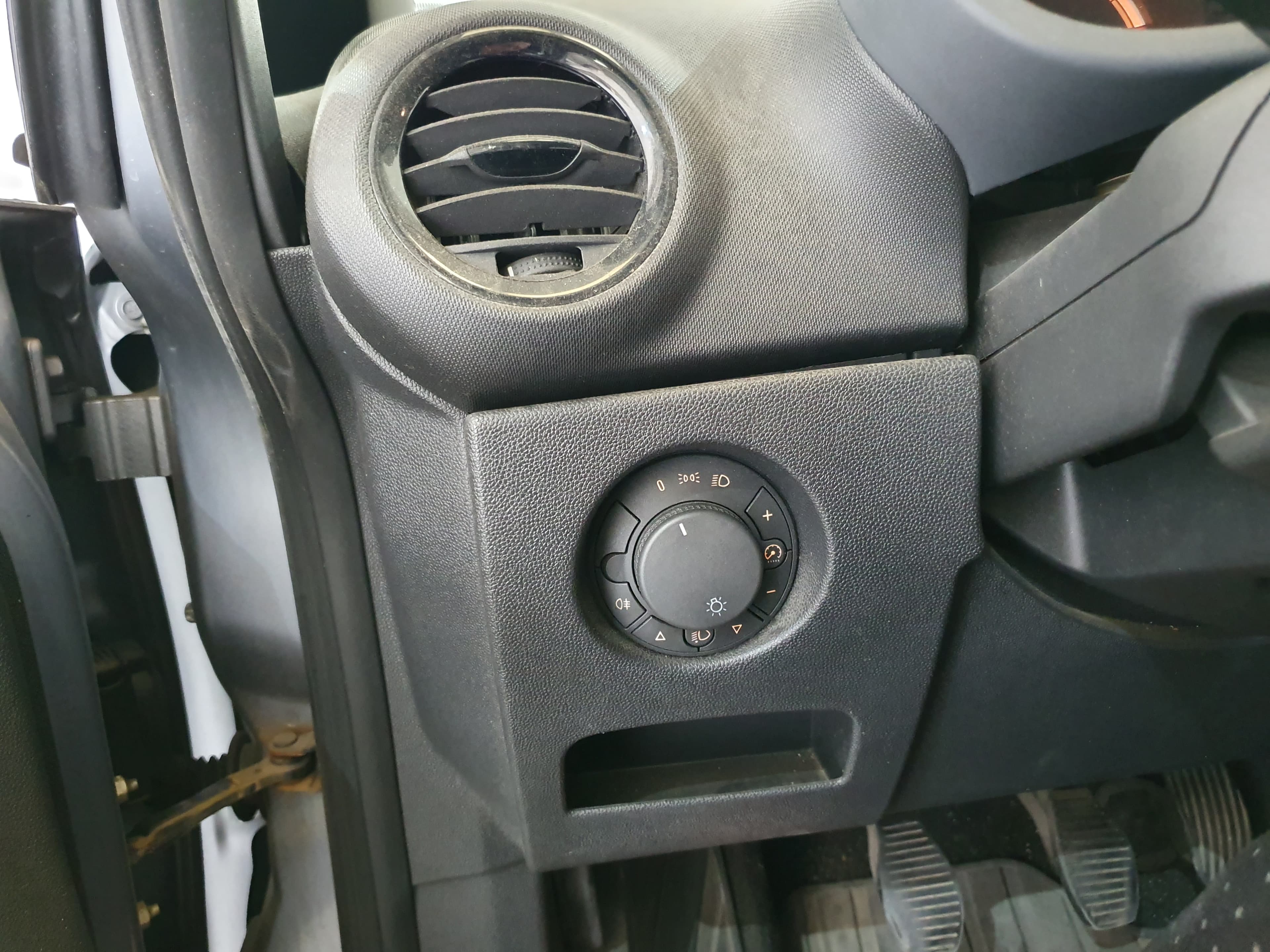 Opel Corsa 1.3 CDTI · Ano 2007 — imagen 35