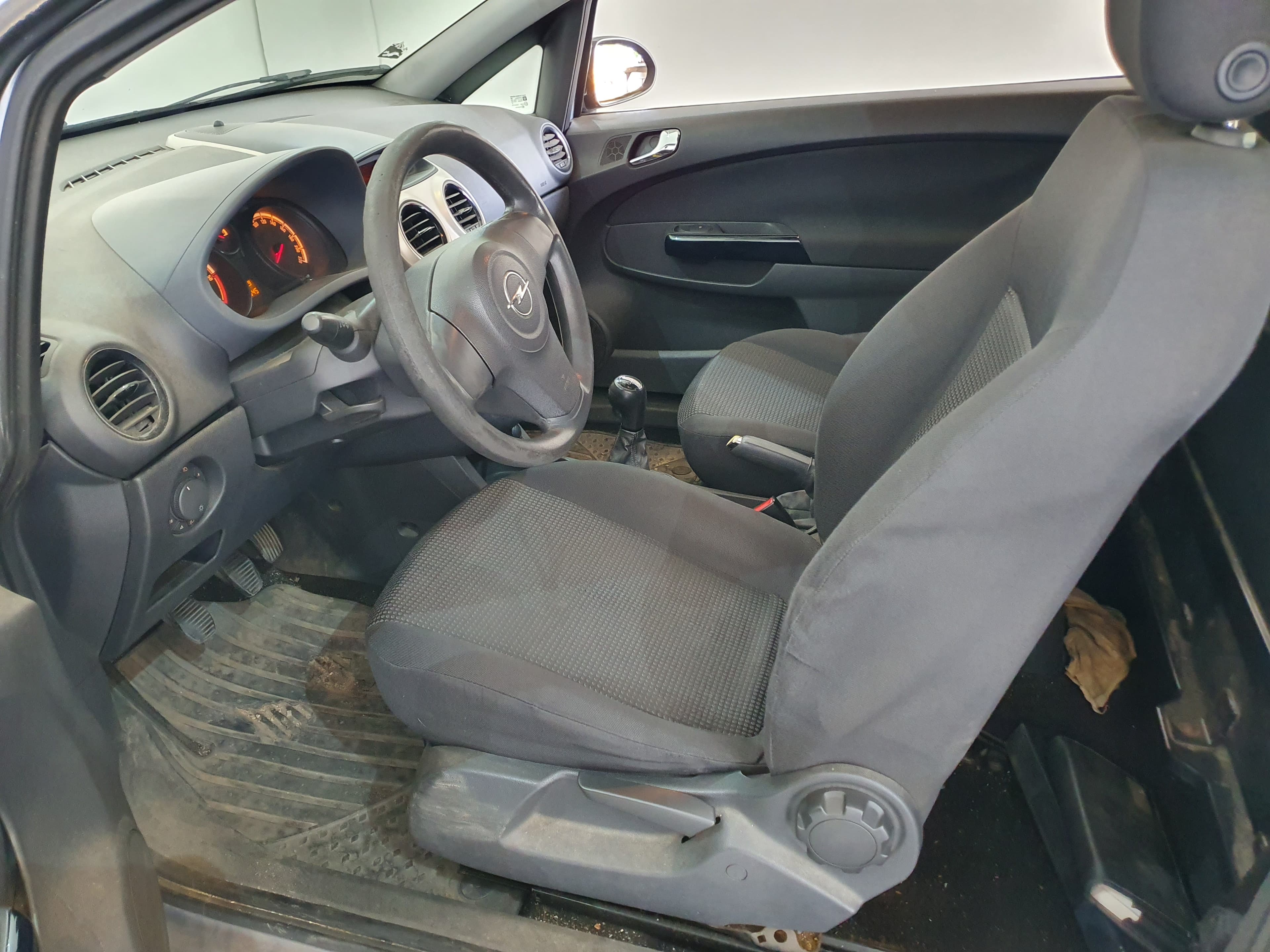 Opel Corsa 1.3 CDTI · Ano 2007 — imagen 25