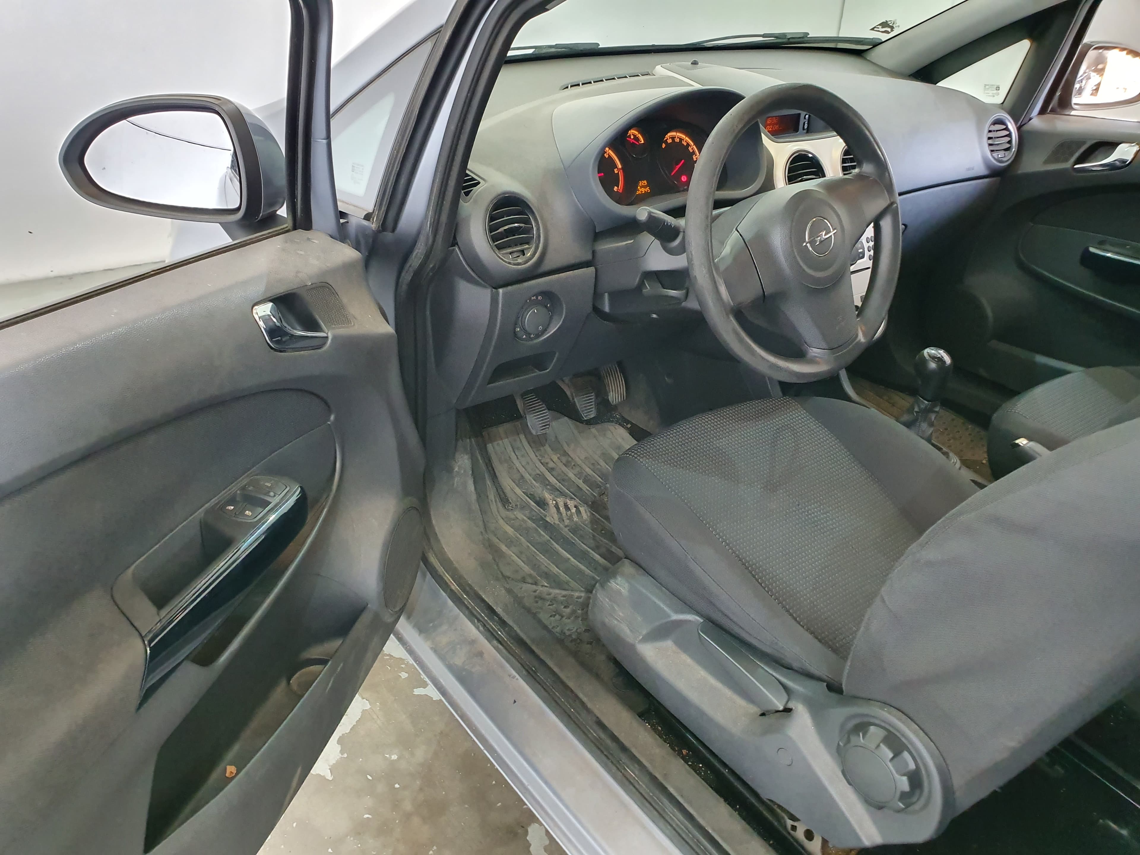 Opel Corsa 1.3 CDTI · Ano 2007 — imagen 23