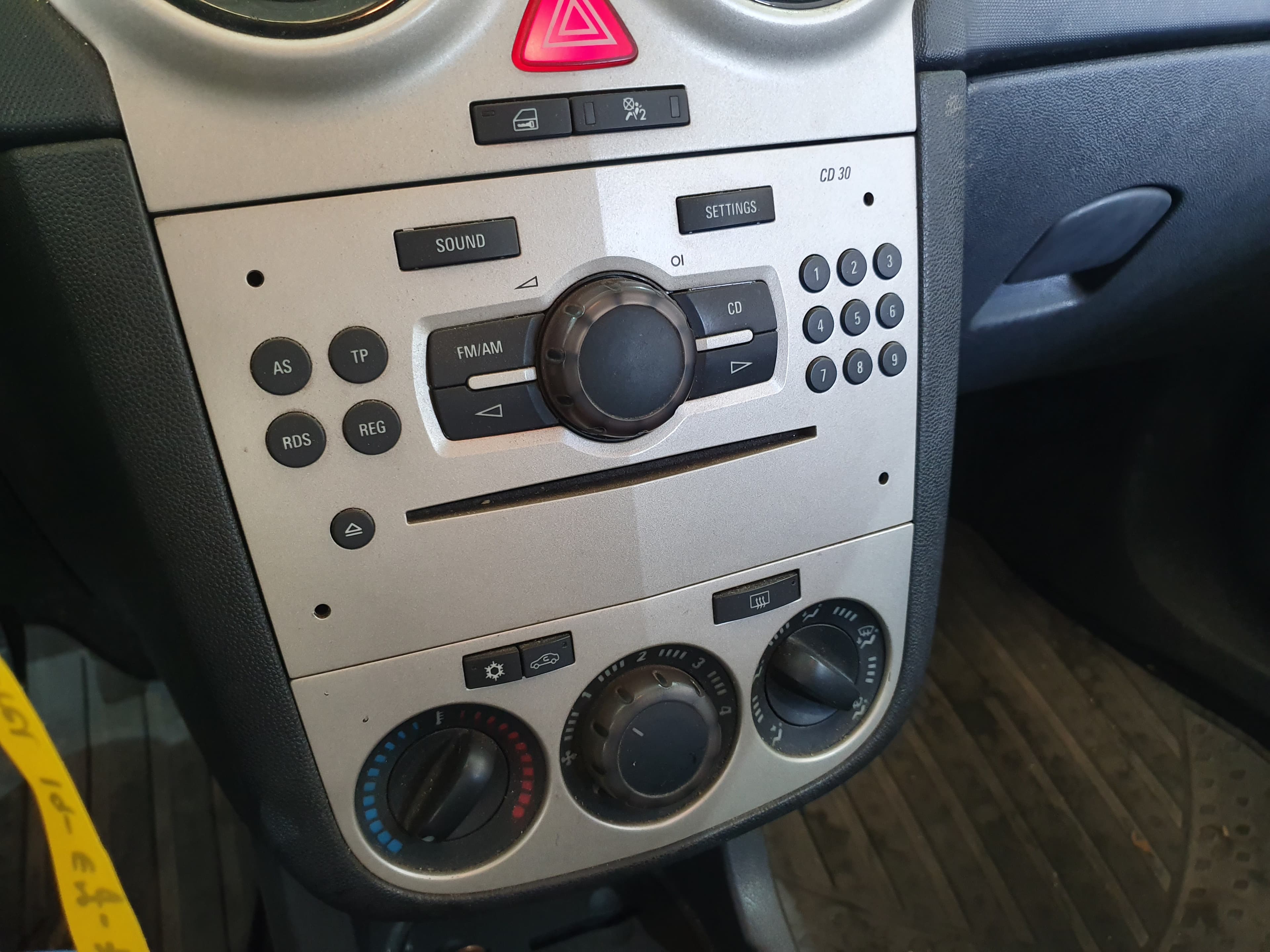 Opel Corsa 1.3 CDTI · Ano 2007 — imagen 30