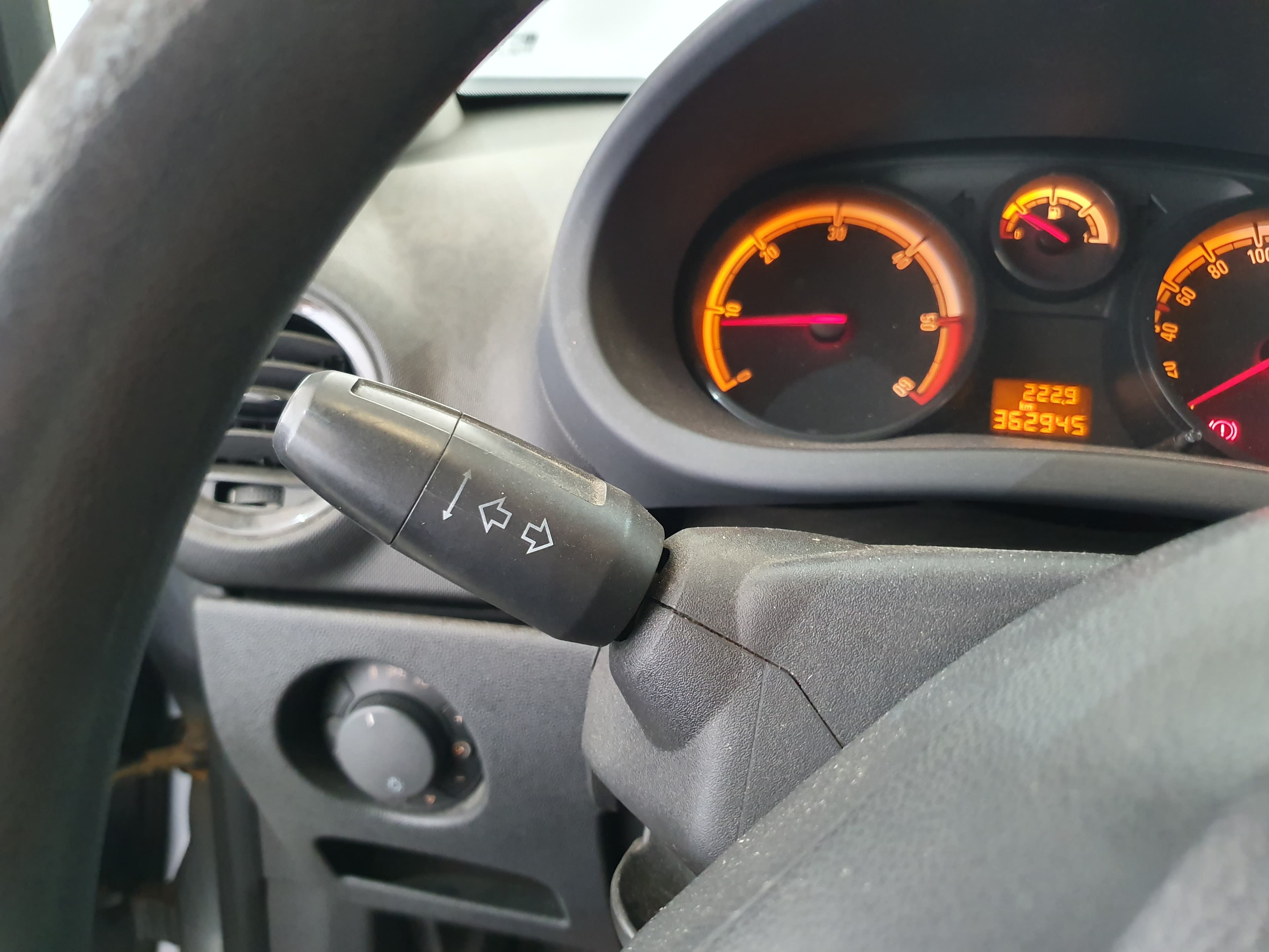 Opel Corsa 1.3 CDTI · Ano 2007 — imagen 34