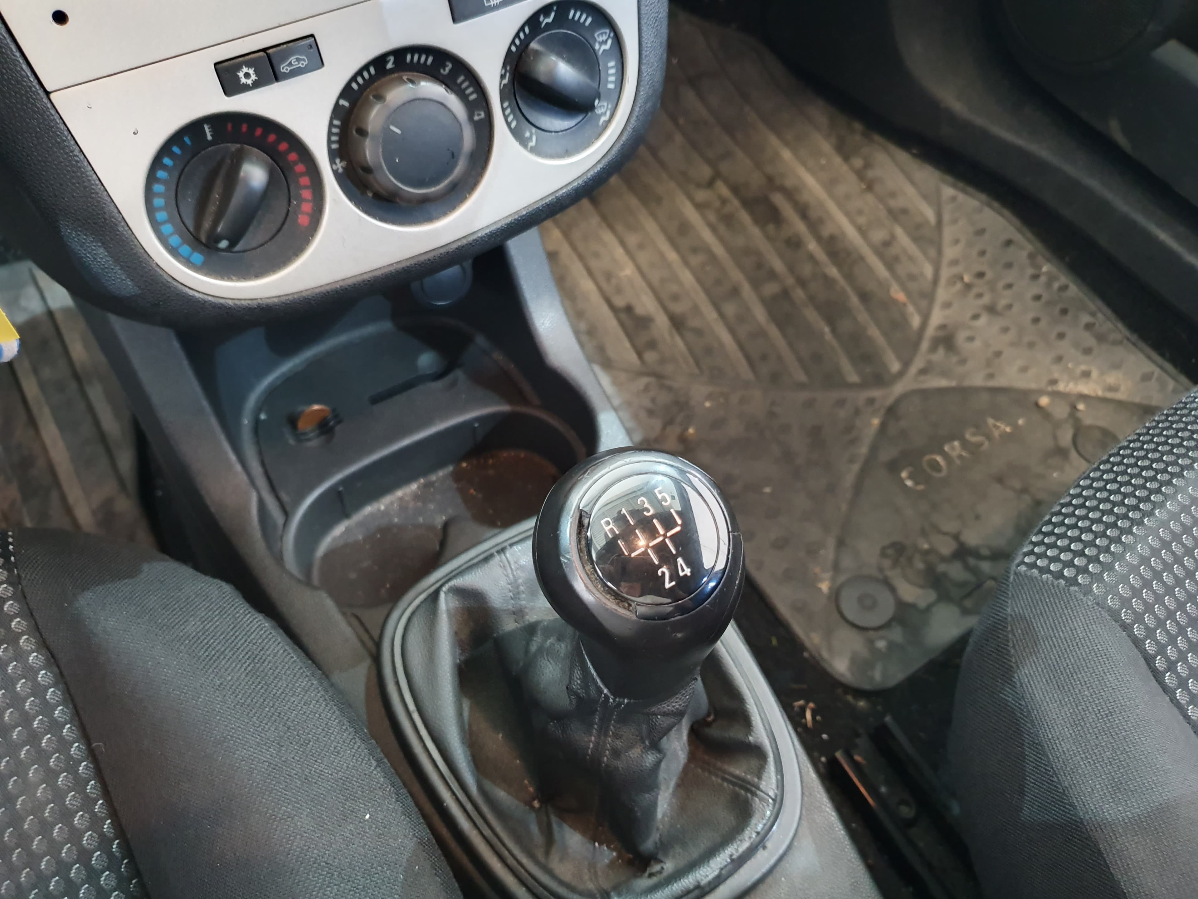 Opel Corsa 1.3 CDTI · Ano 2007 — imagen 31