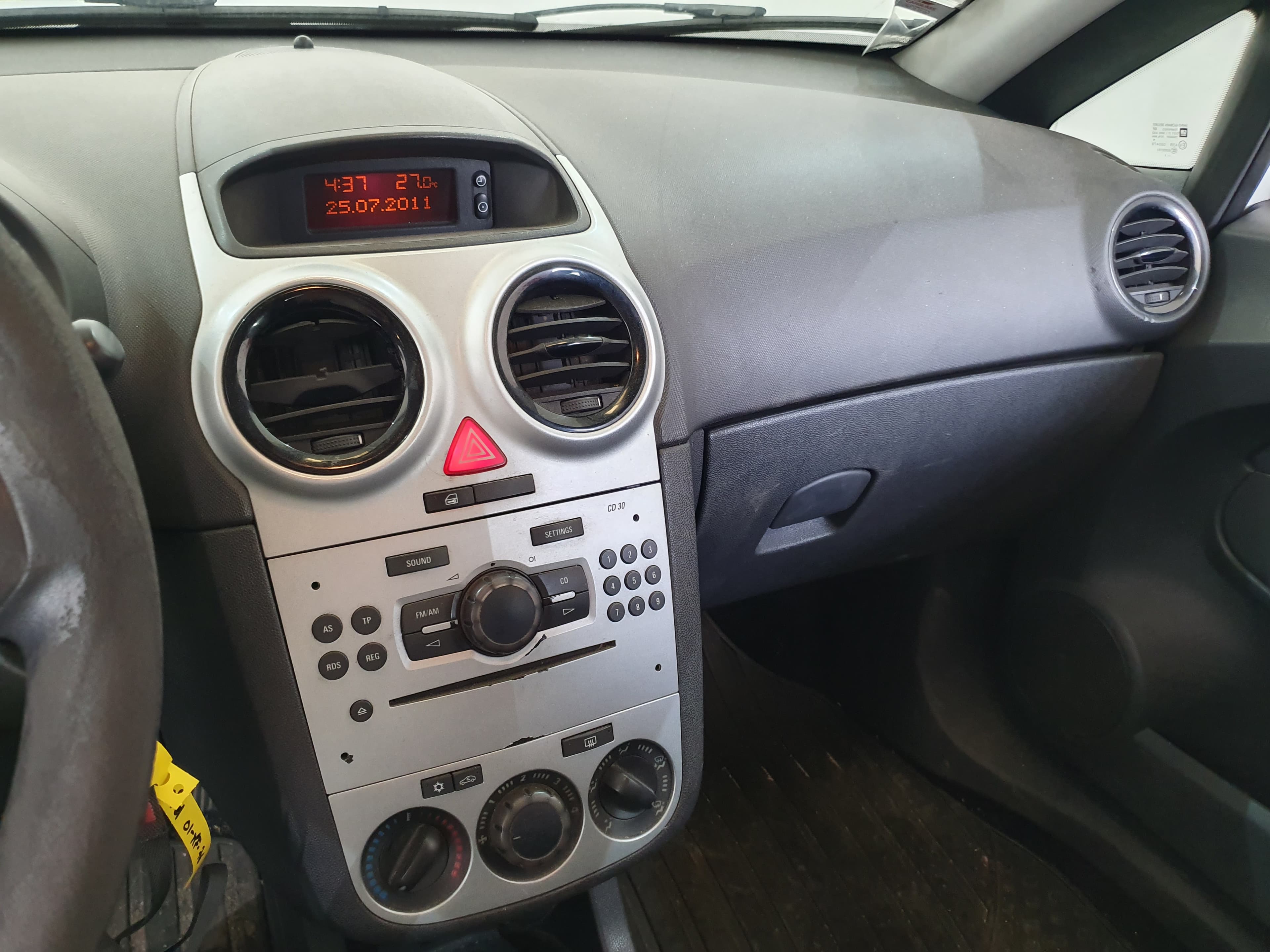 Opel Corsa 1.3 CDTI · Ano 2011 — imagem 27
