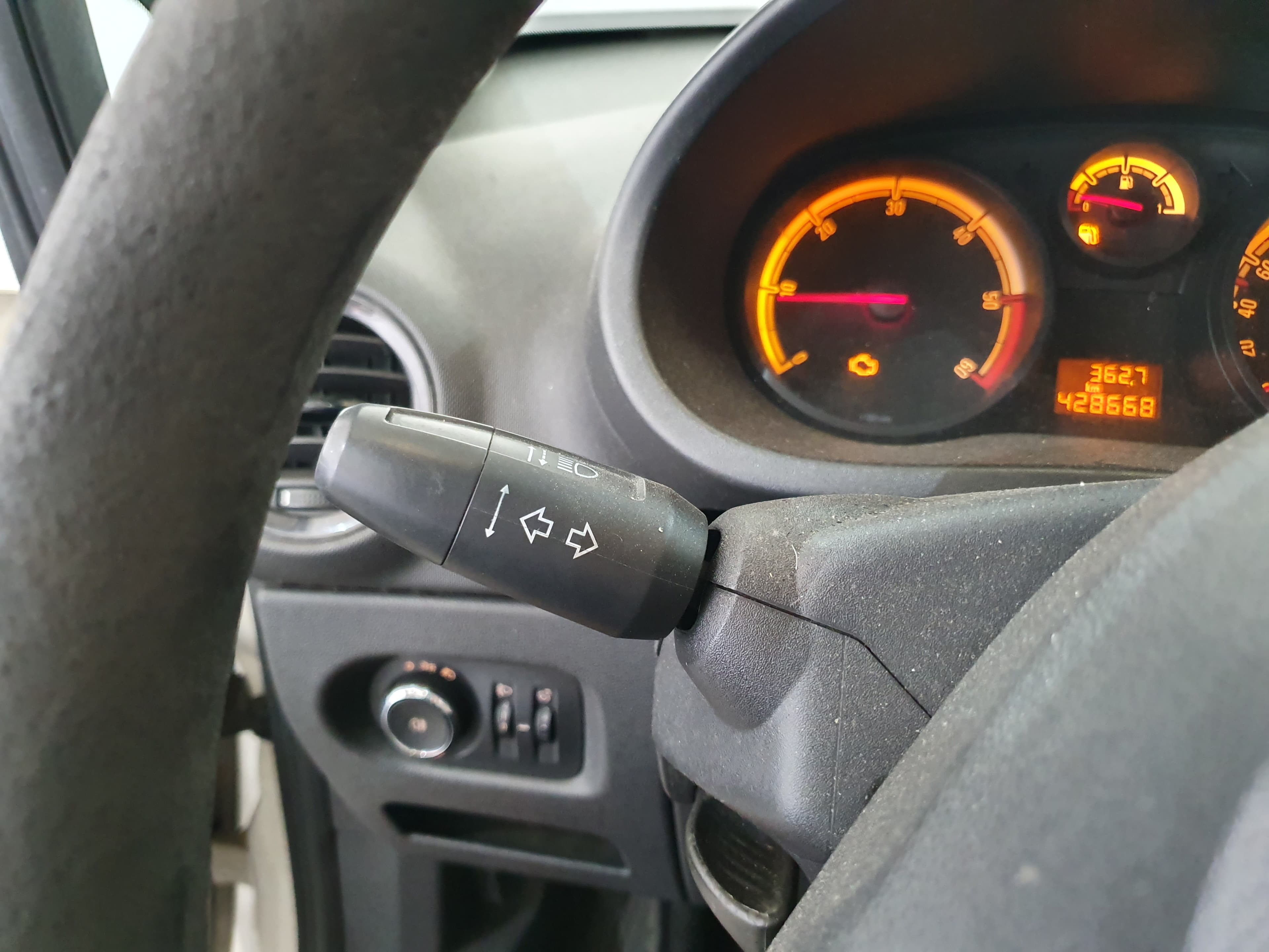 Opel Corsa 1.3 CDTI · Ano 2011 — imagem 33