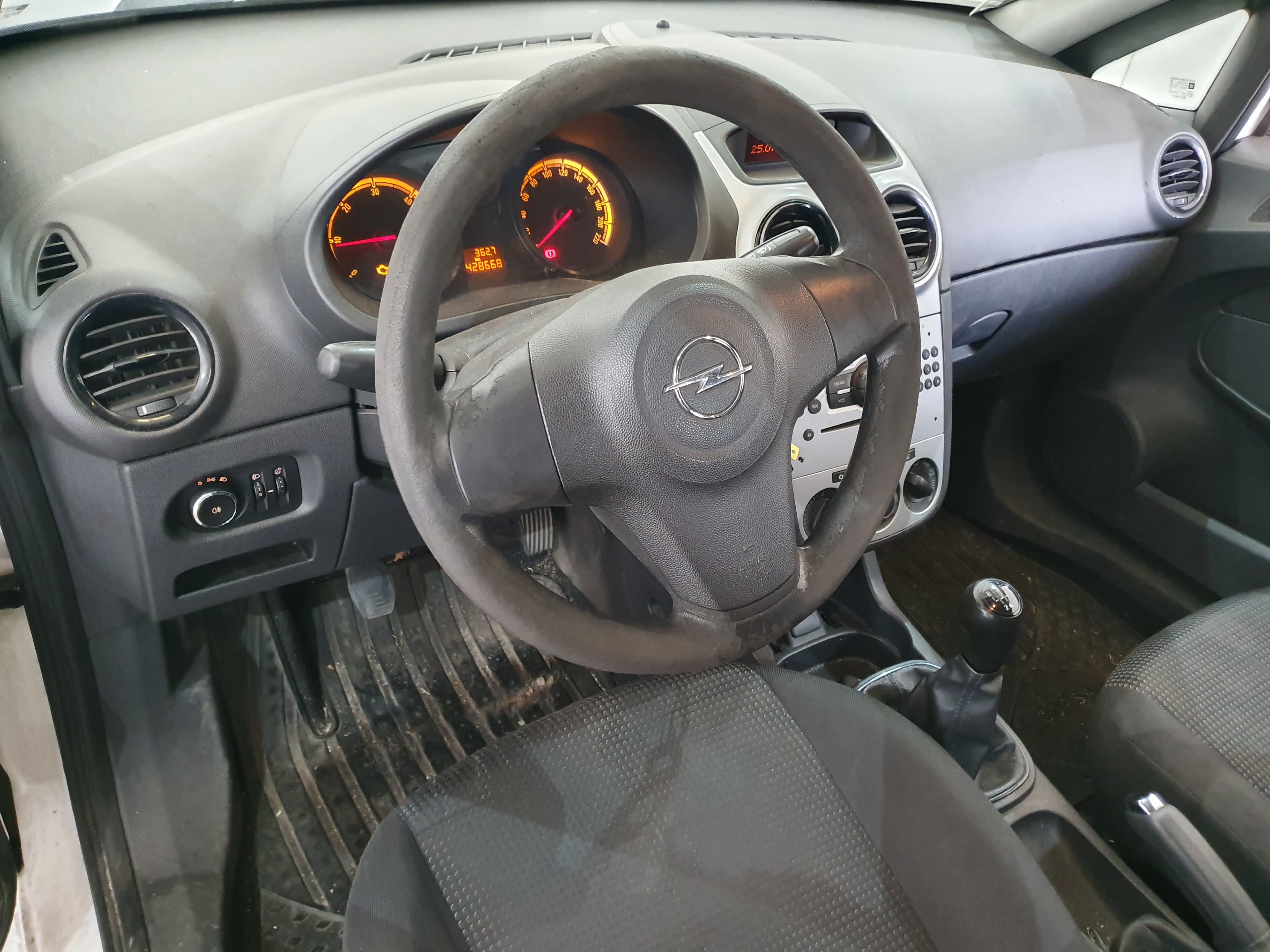 Opel Corsa 1.3 CDTI · Ano 2011 — imagem 26