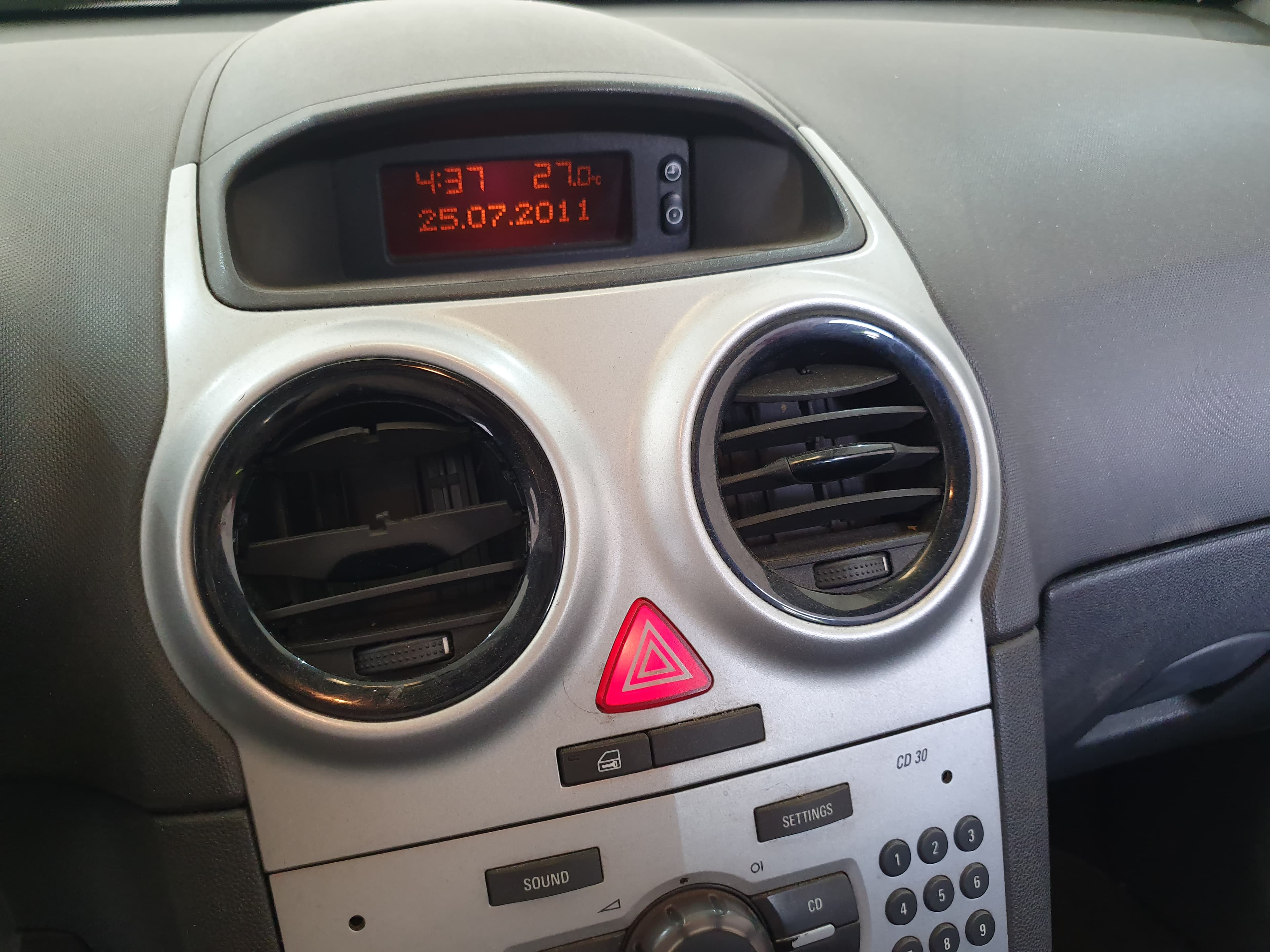 Opel Corsa 1.3 CDTI · Ano 2011 — imagem 28