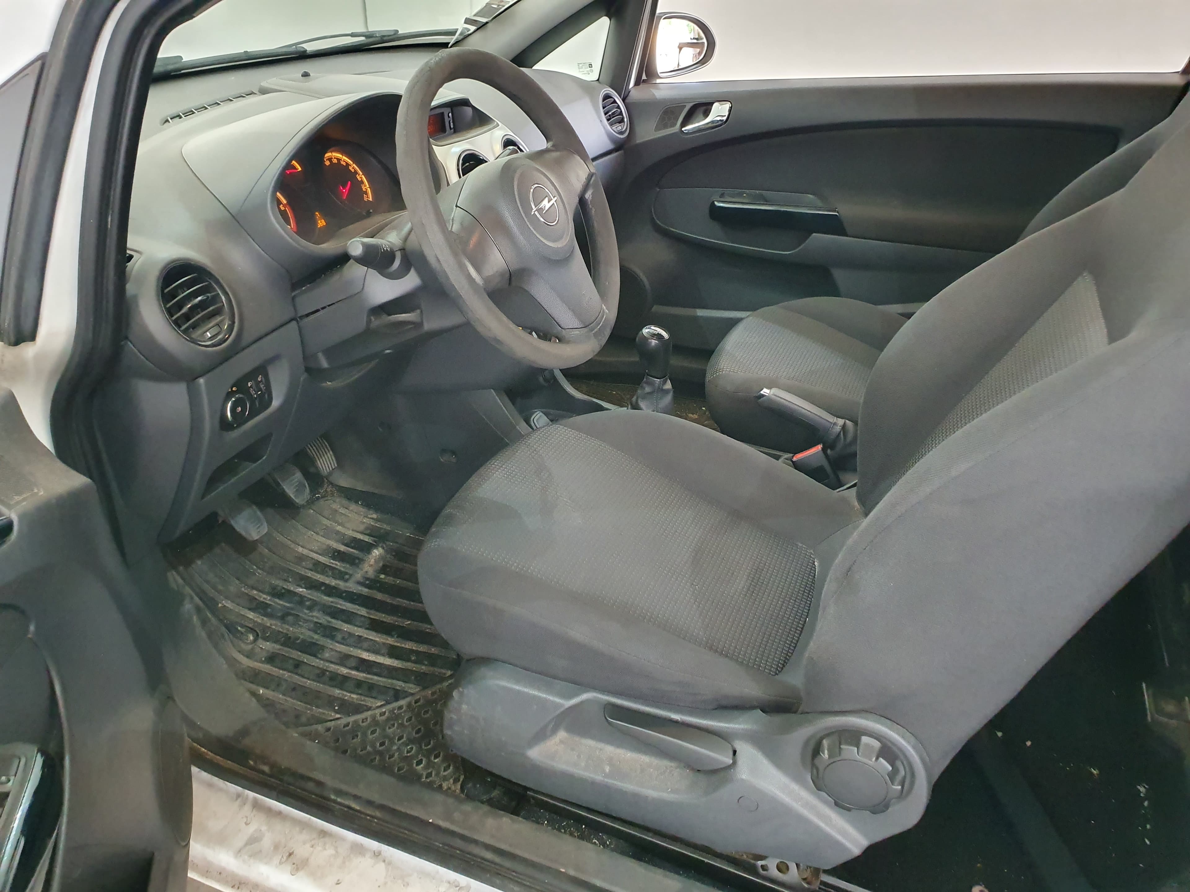 Opel Corsa 1.3 CDTI · Ano 2011 — imagem 24