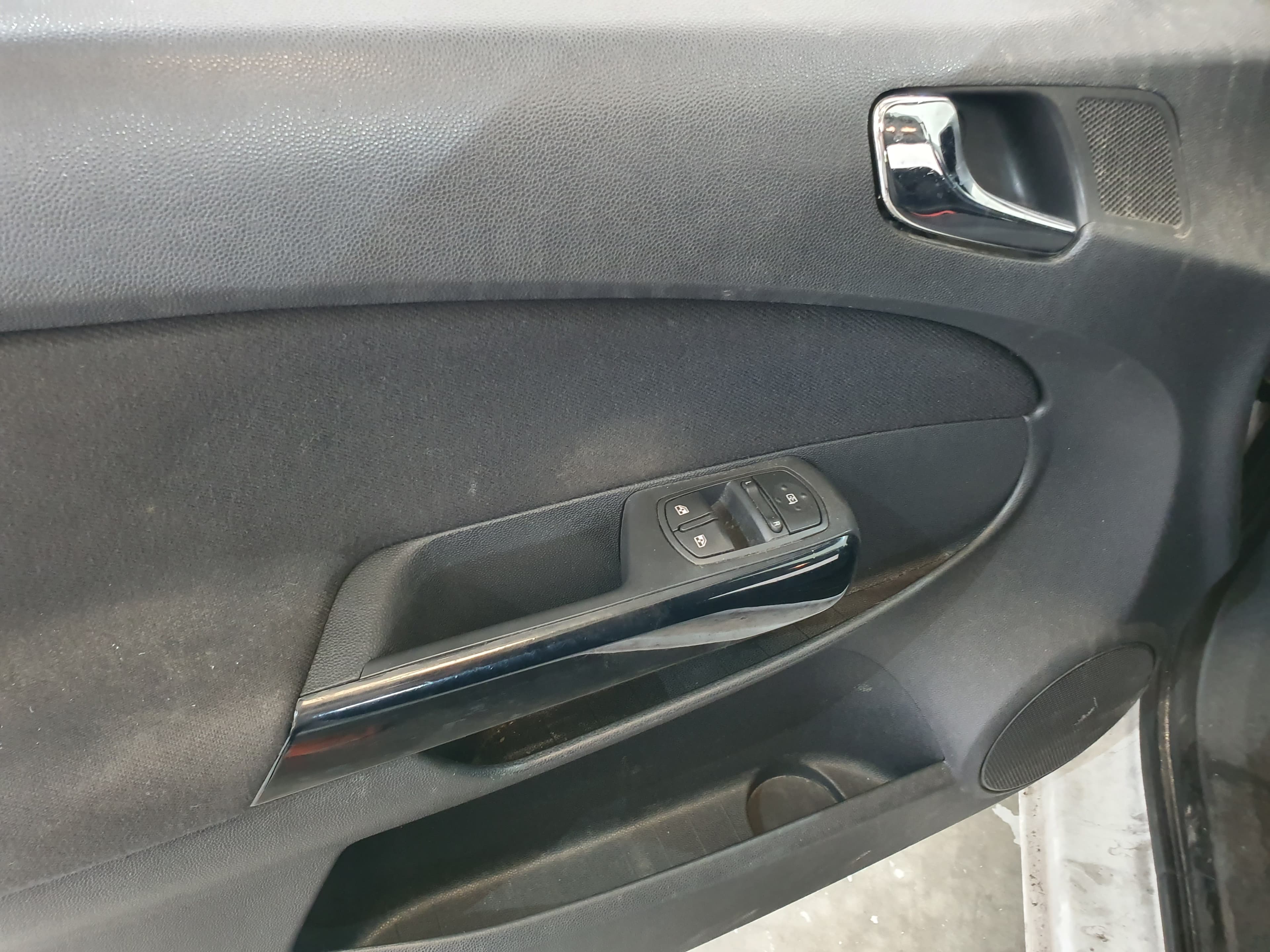 Opel Corsa 1.3 CDTI · Ano 2011 — imagem 23