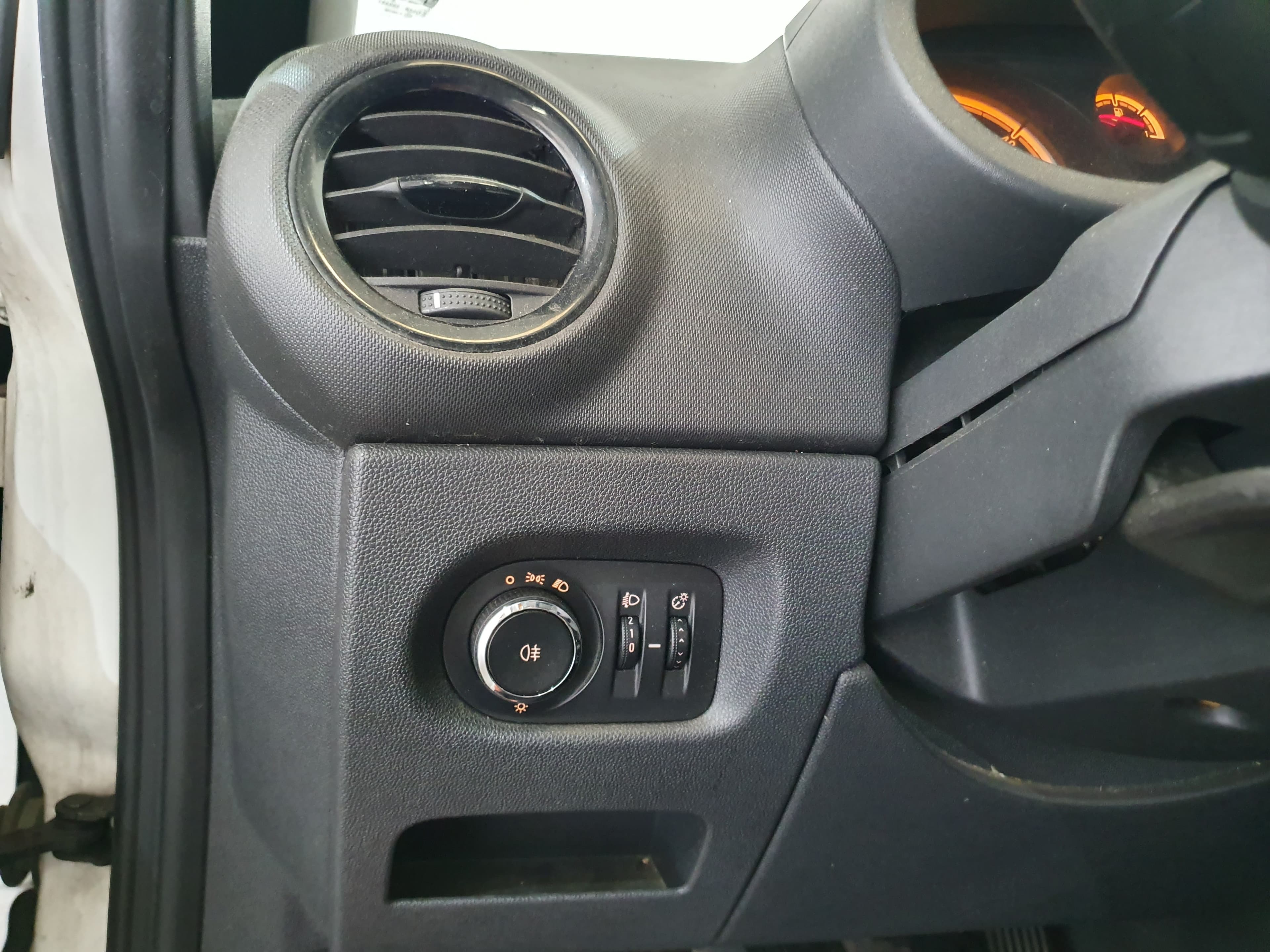 Opel Corsa 1.3 CDTI · Ano 2011 — imagem 34